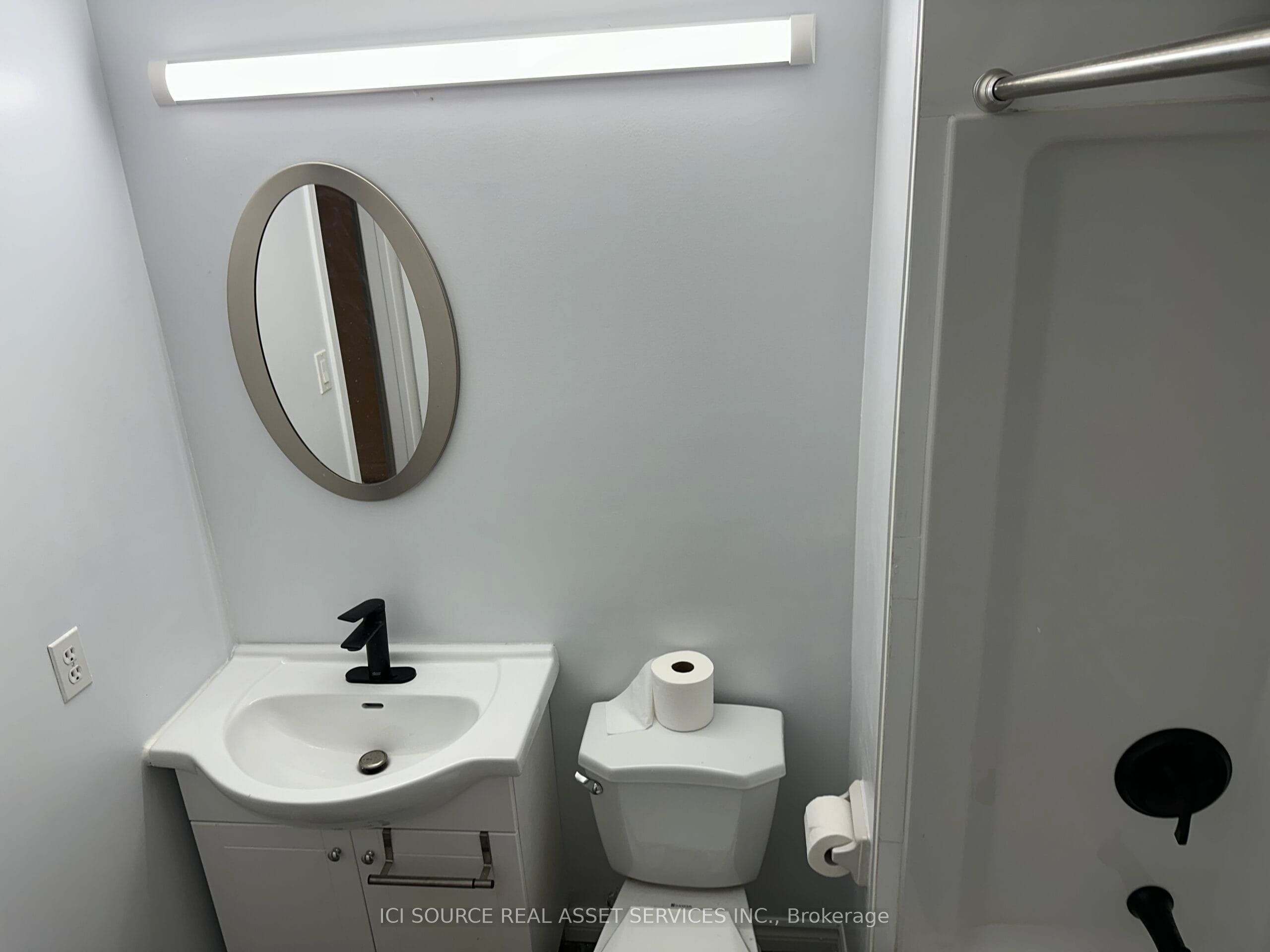 Unit Lower - 155 Highland Crescent, North York 4
