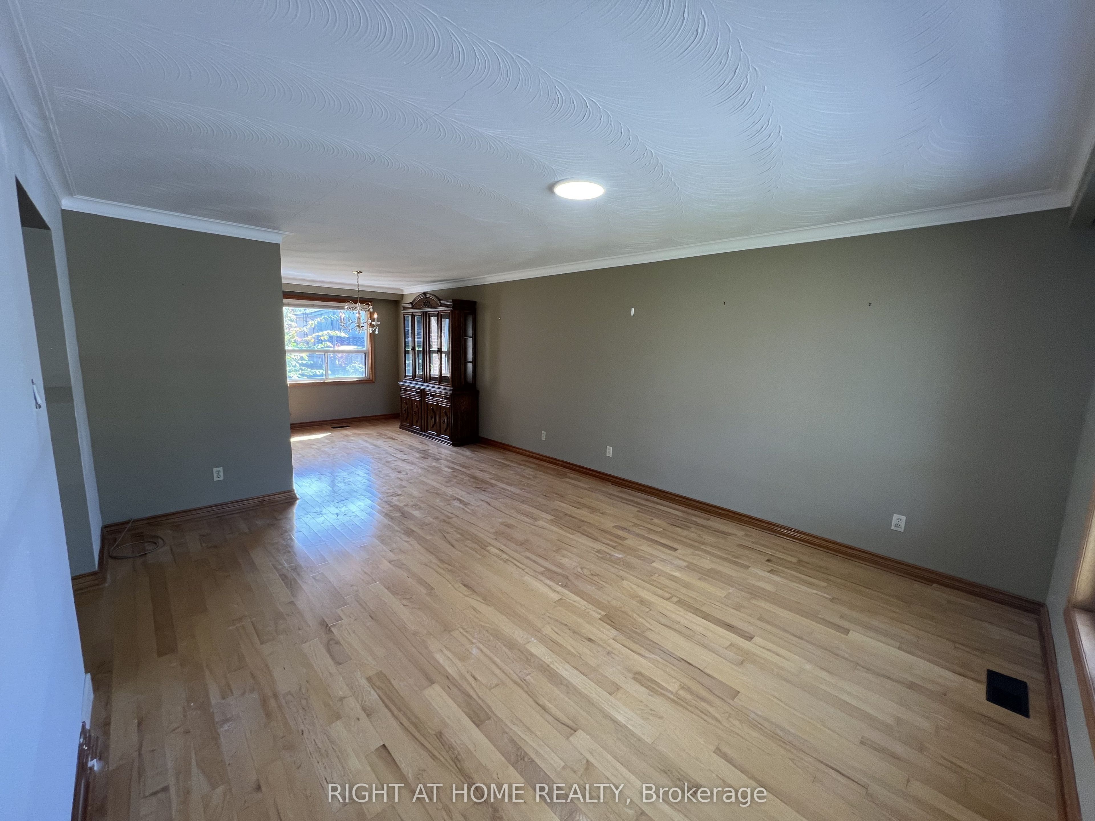 Unit Main Floor - 9 Dewlane Drive, North York 4