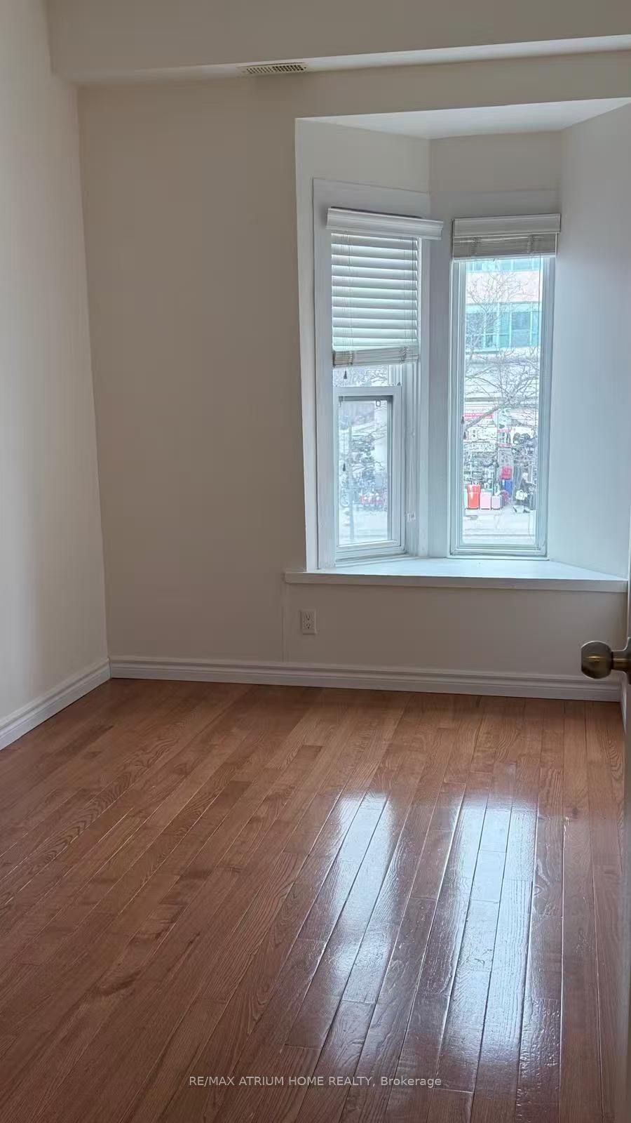 Unit 201 - 413 Spadina Avenue, Toronto 3