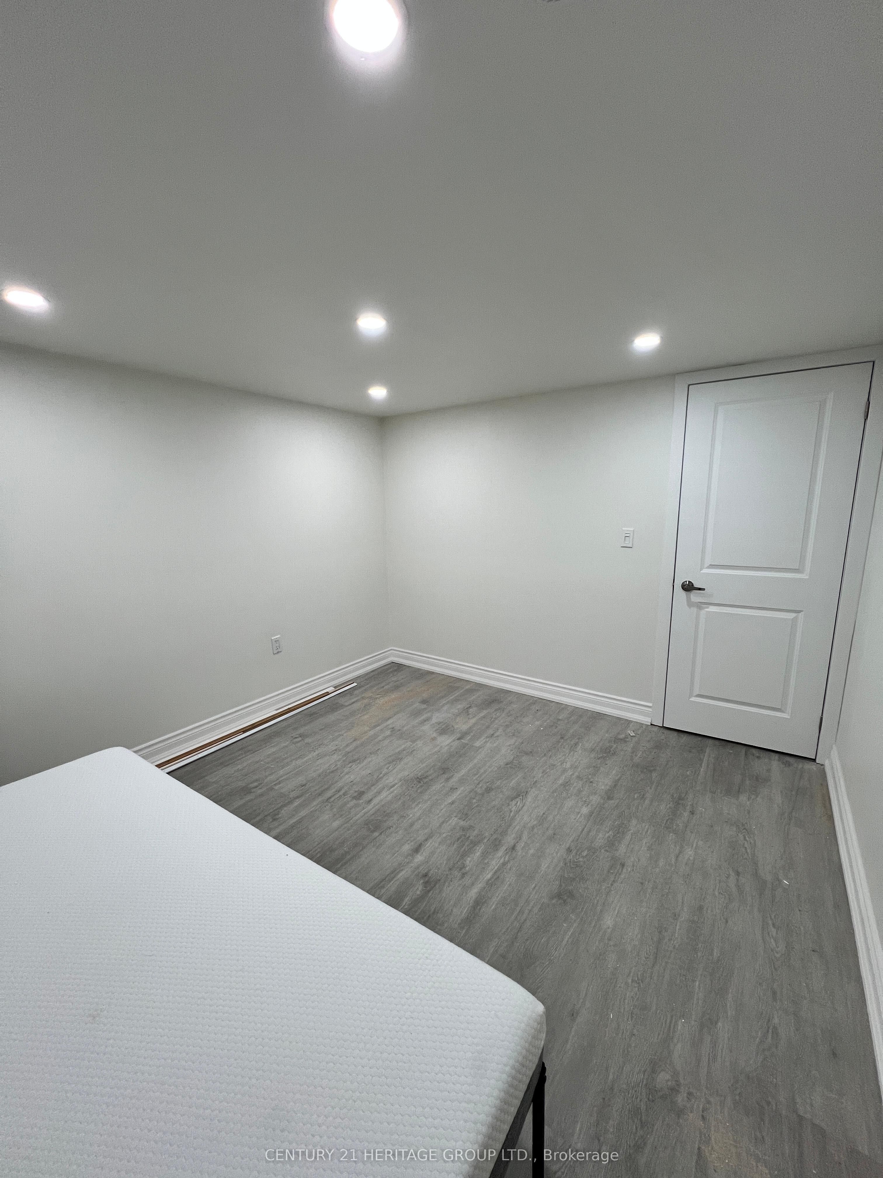 Unit Bsmt - 91 Kingslake Road, North York 4