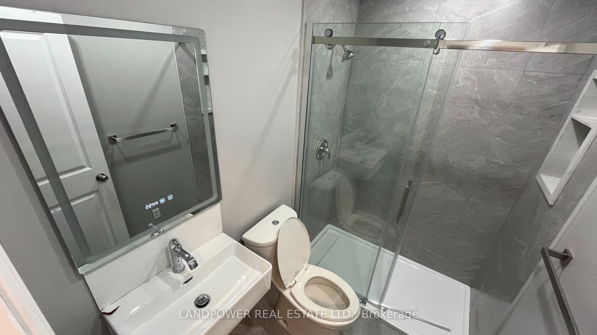 Unit 3 bedrooms - 8 Clareville Crescent, North York 5