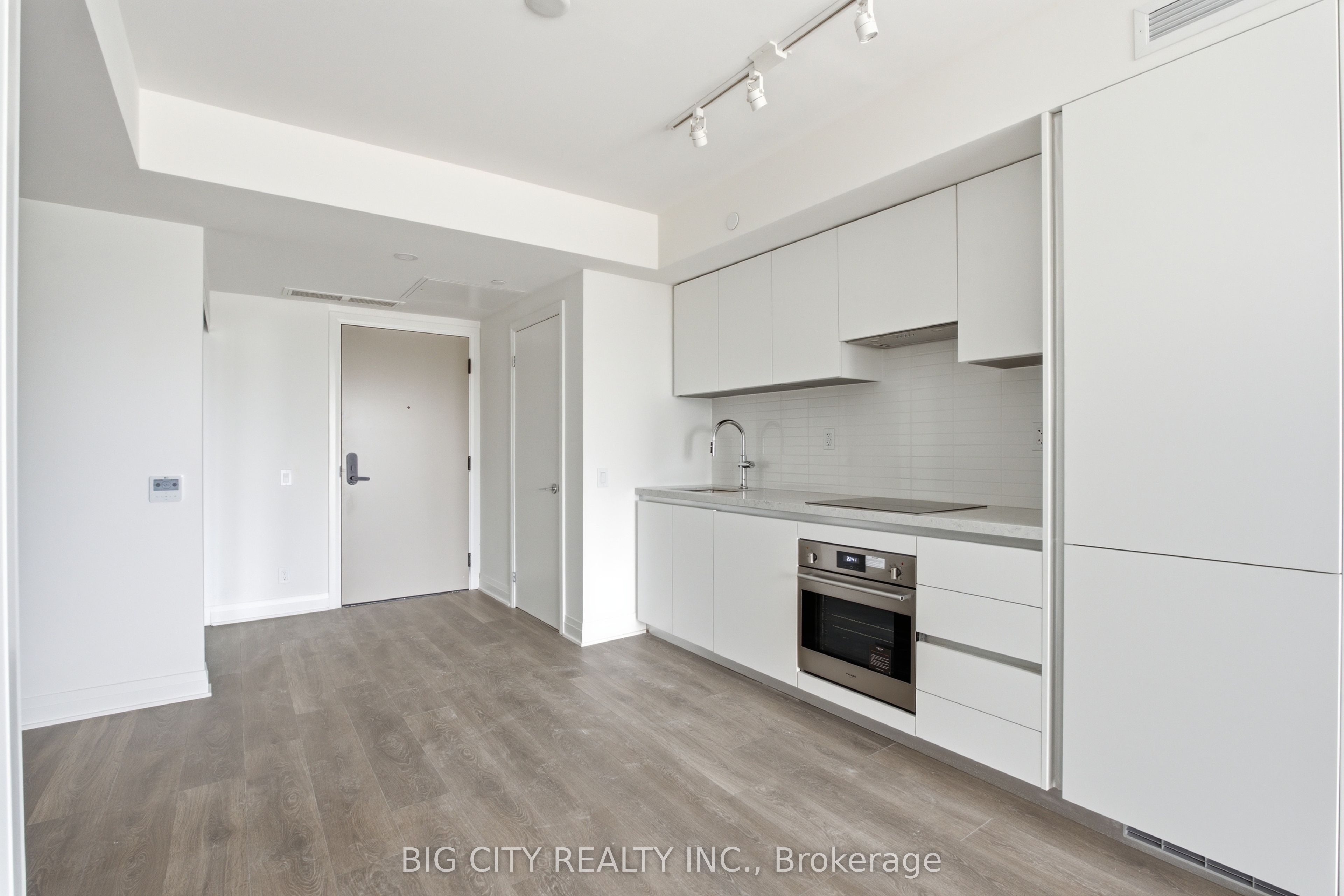 Unit 1109 - 25 Frederick Todd Way, Toronto 5