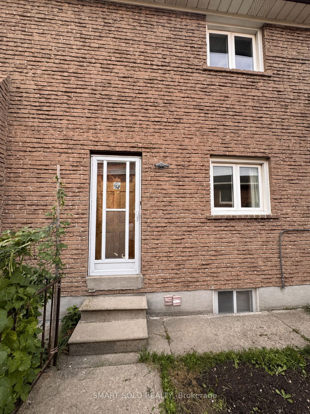 243 Shawnee Circle, North York 2