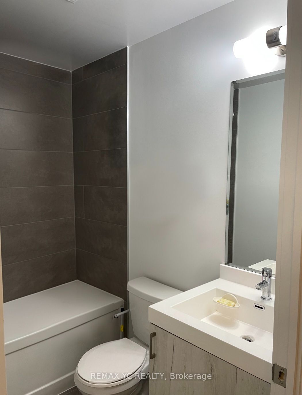 Unit 111 - 621 Sheppard Avenue E, North York 5