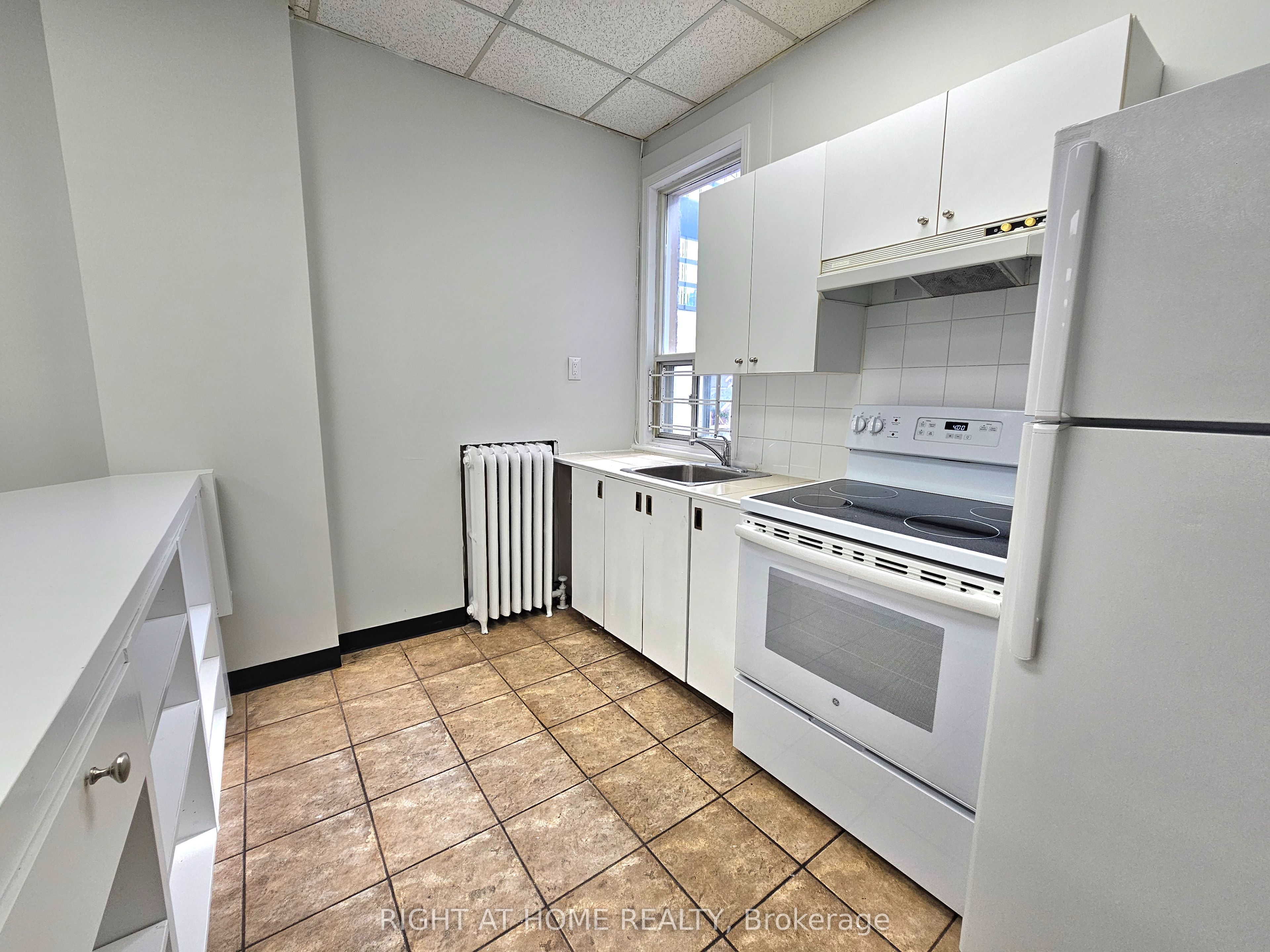 Unit 2 - 516 Yonge Street, Toronto 5