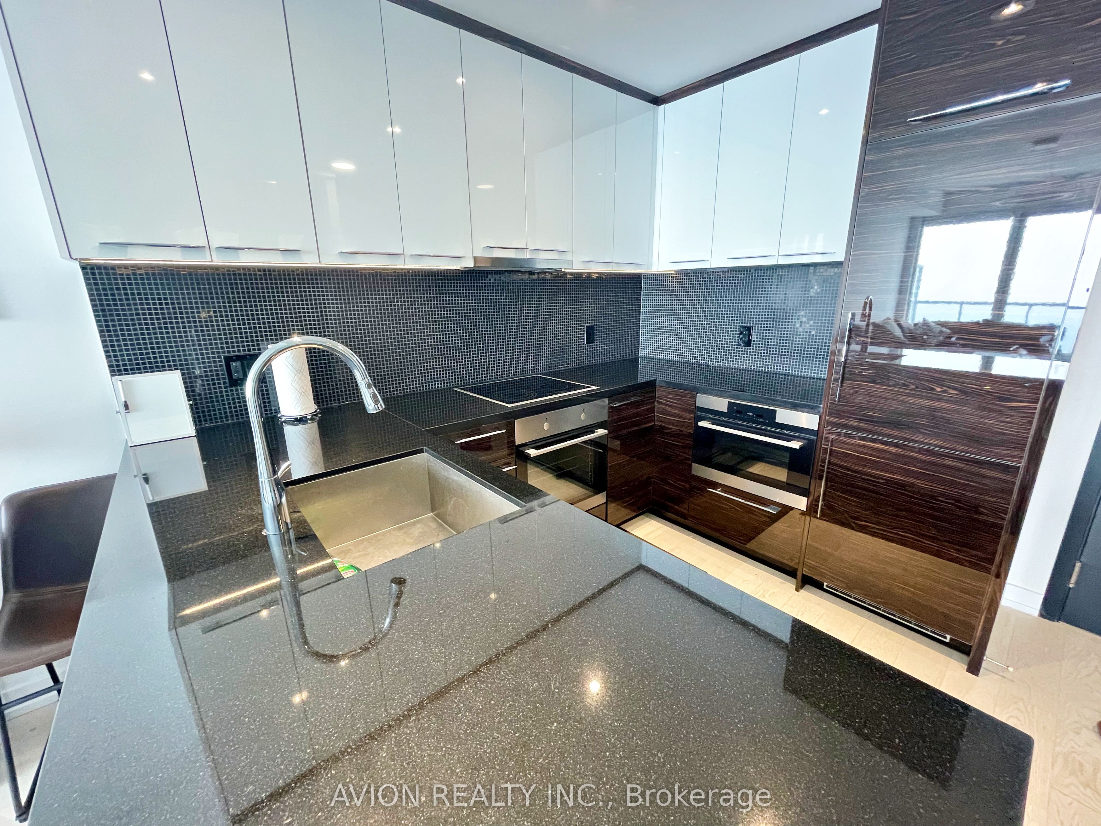 Unit 4711 - 488 University Avenue, Toronto 5