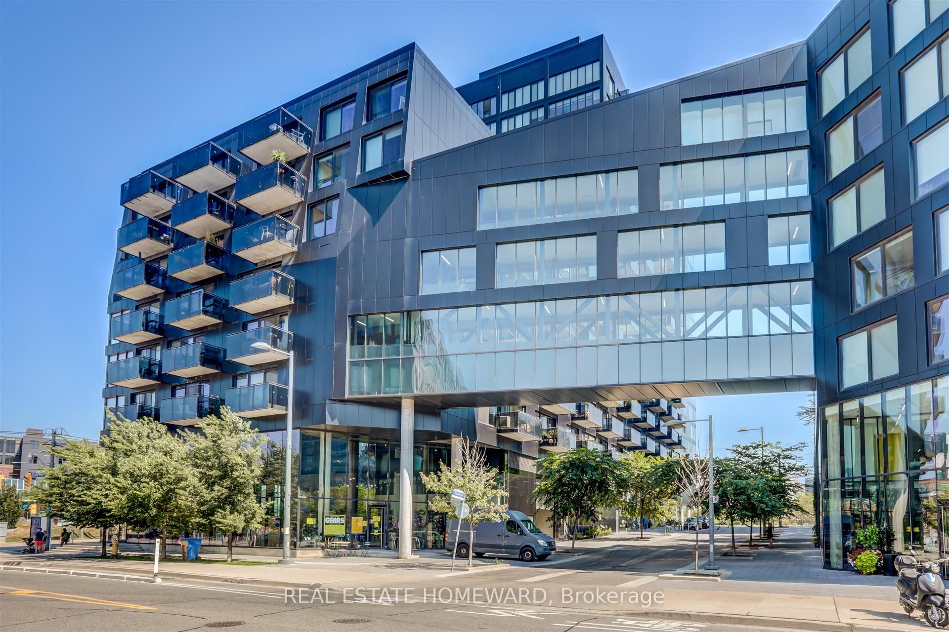 Unit 817 - 51 Trolley Crescent, Toronto 2
