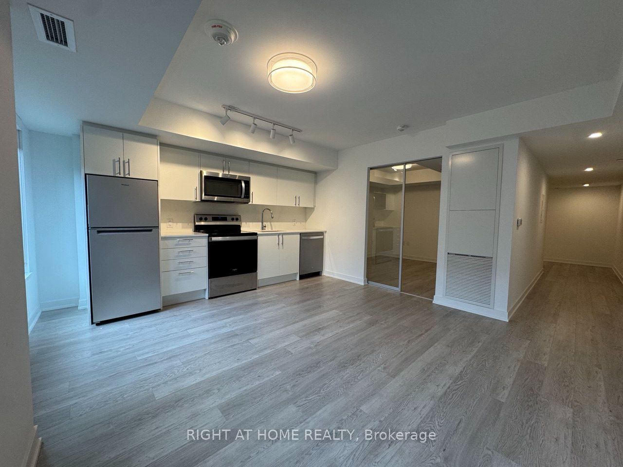 Unit 324 - 3 Strathgowan Avenue, Toronto 5