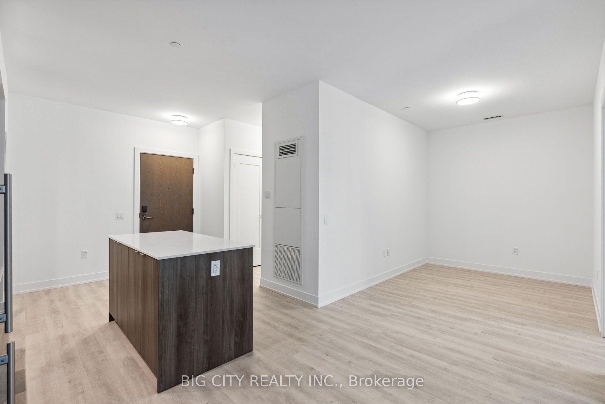 Unit 441 - 20 Inn on the park Drive, North York 4