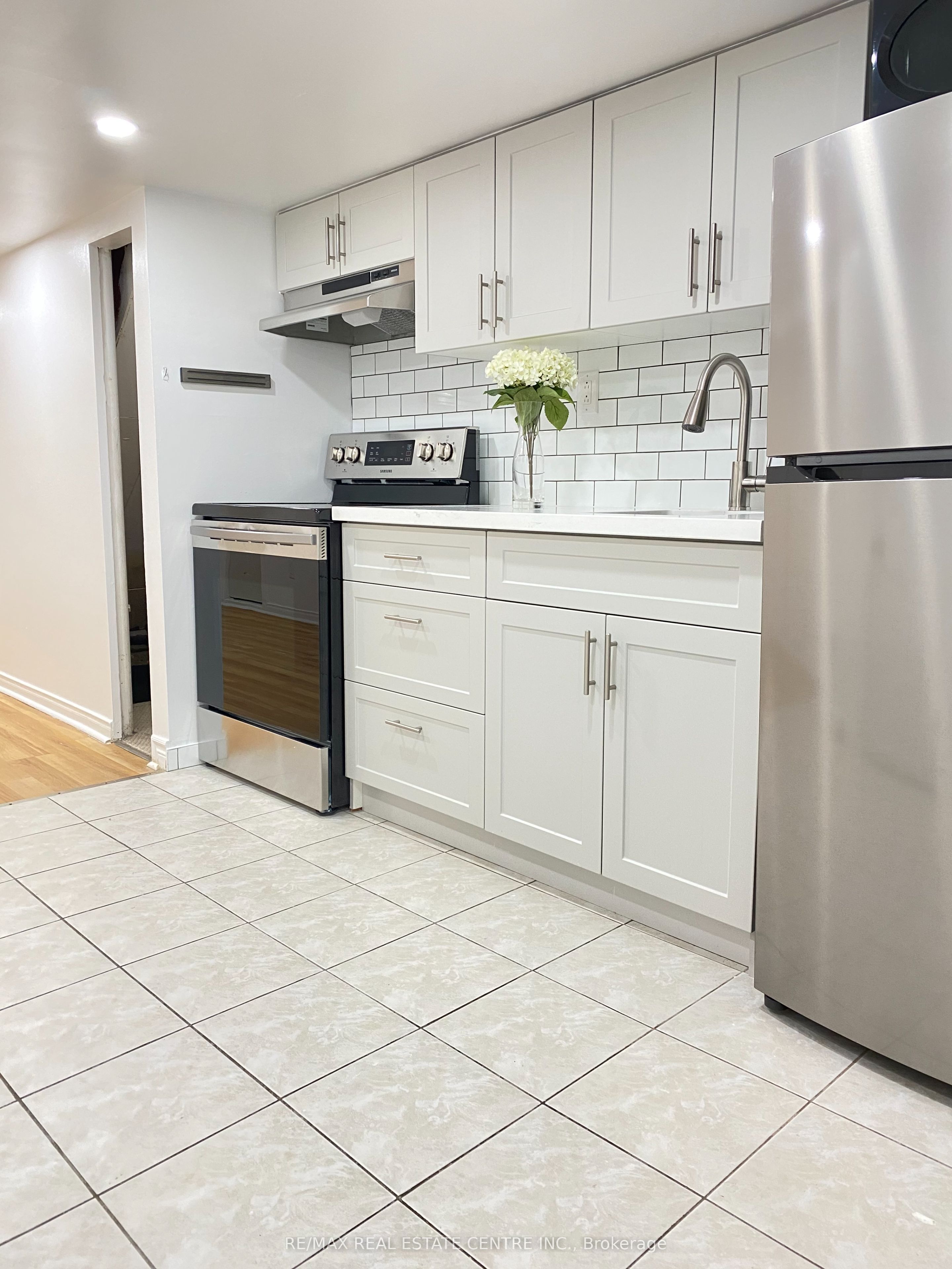 Unit Lower - 472 Lansdowne Avenue, Toronto 3