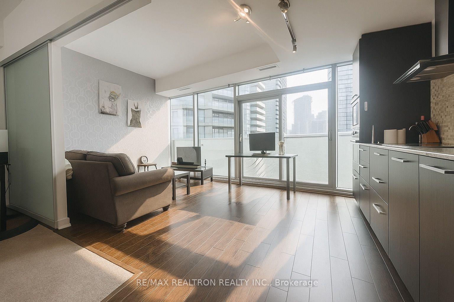 Unit 3301 - 12 York Street, Toronto 2