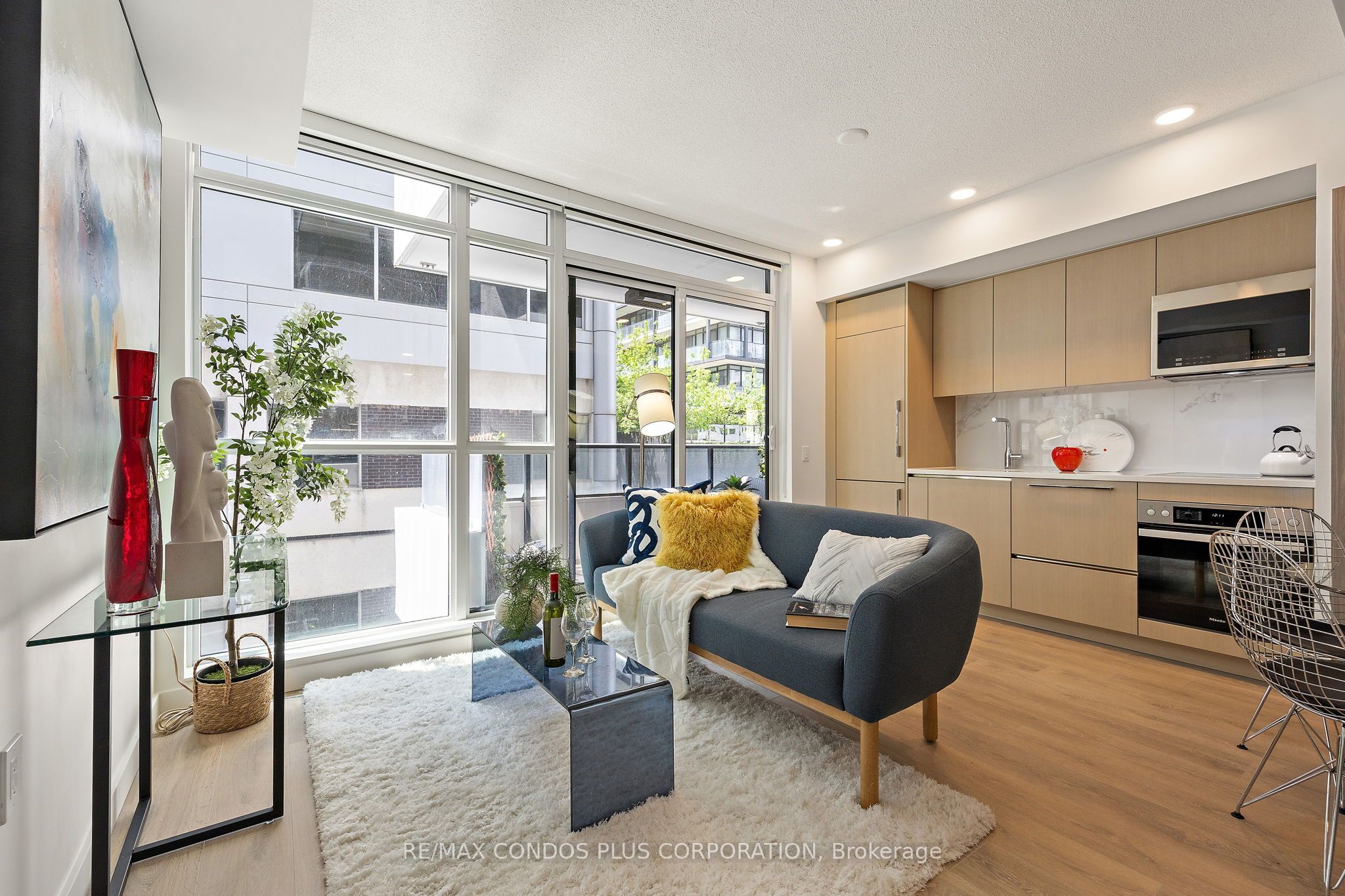 Unit 810 - 38 Widmer Street, Toronto 2