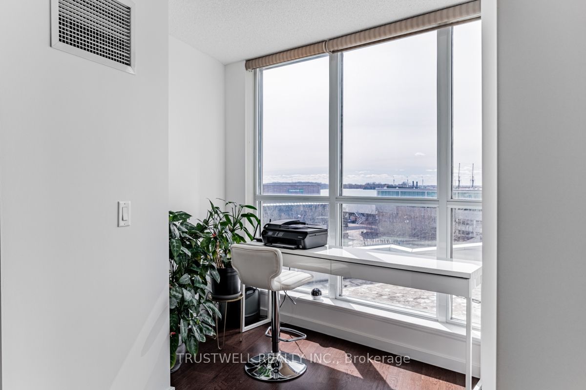 Unit 511 - 208 Queens Quay W, Toronto 4