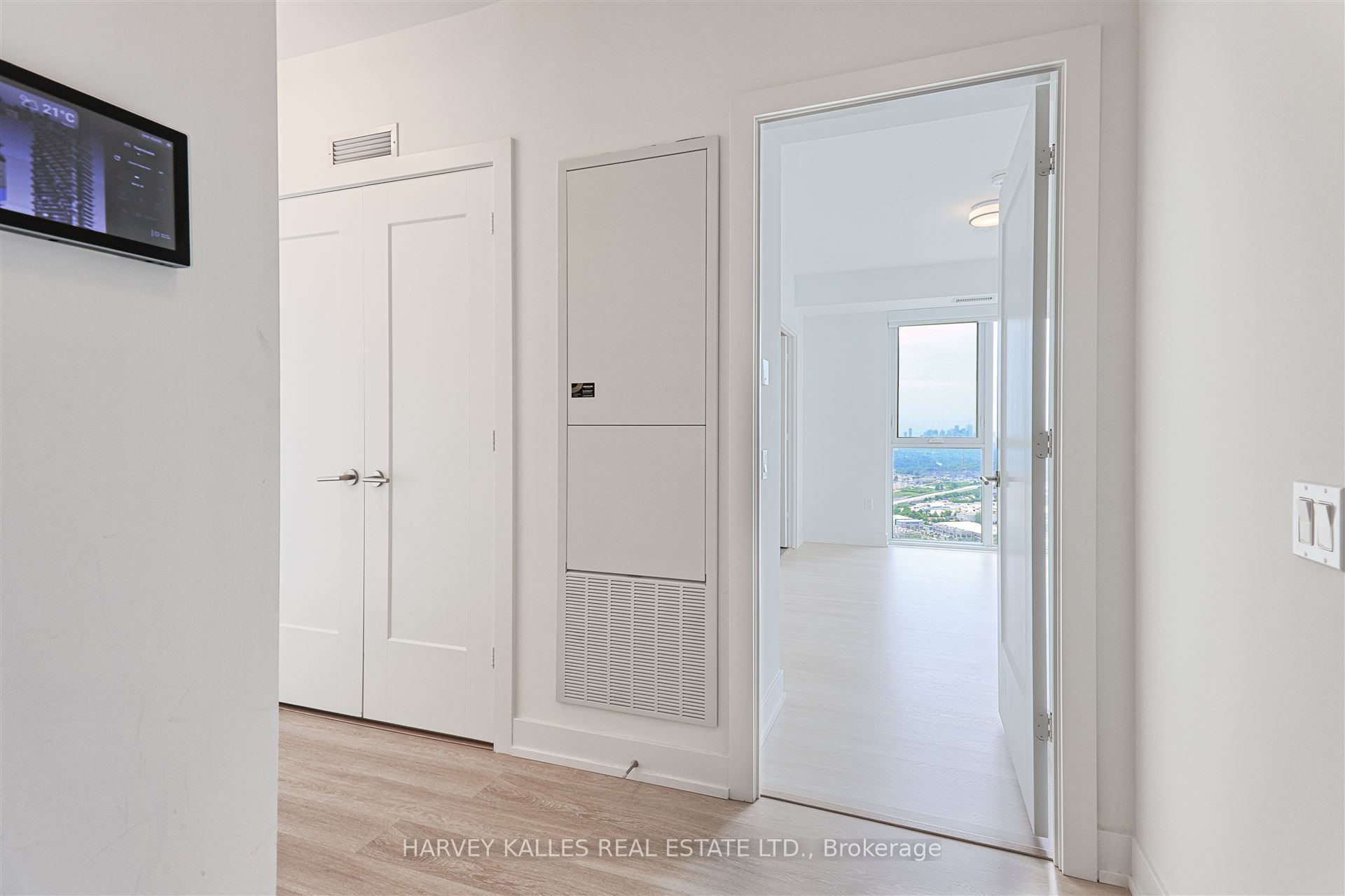 Unit 4209 - 30 Inn On The Park Drive, North York 5