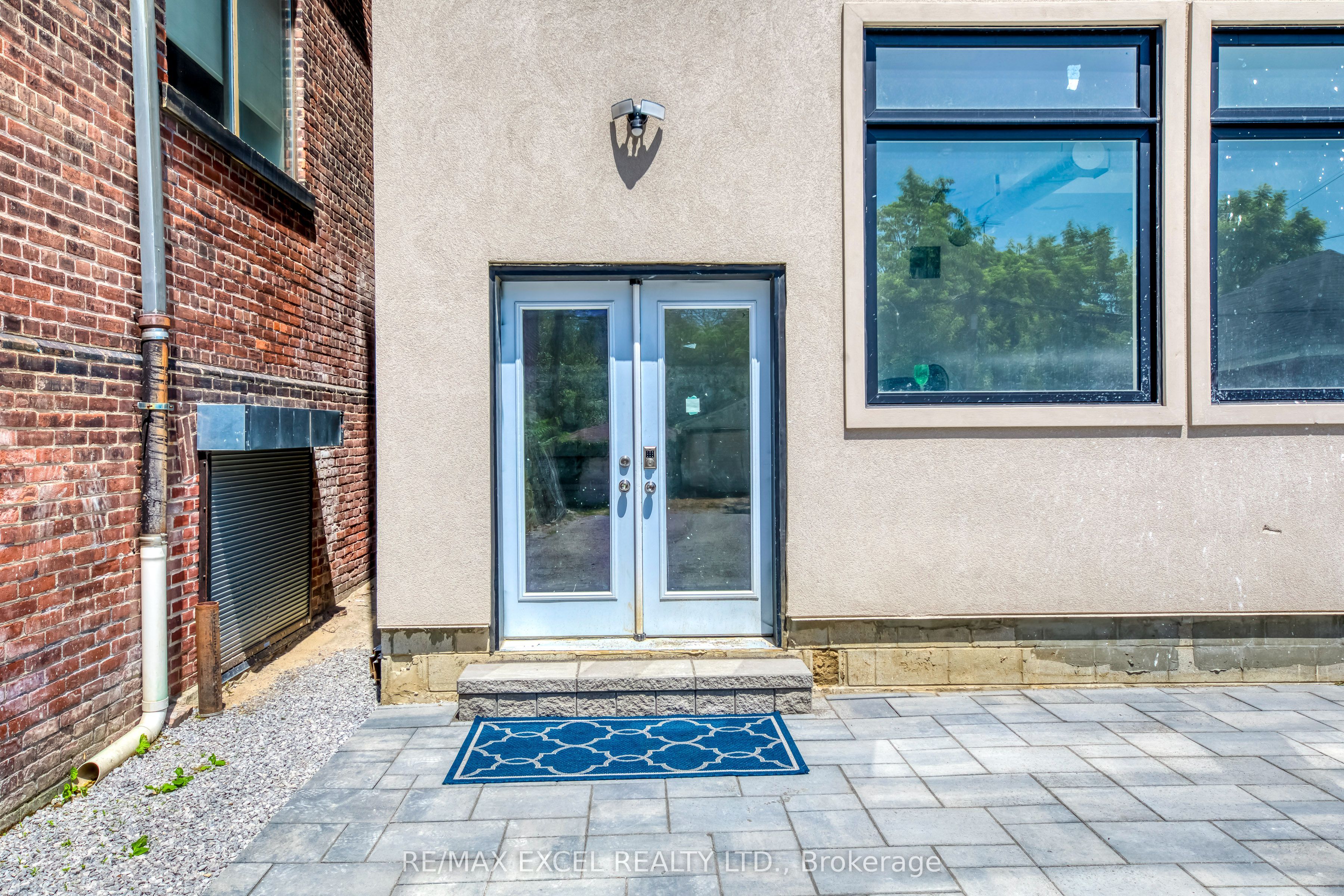Unit UNIT D - 923 COLLEGE Street, Toronto 4