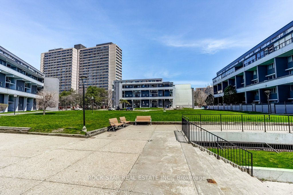 Unit 708 - 10 Sunny Glenway, Toronto 2
