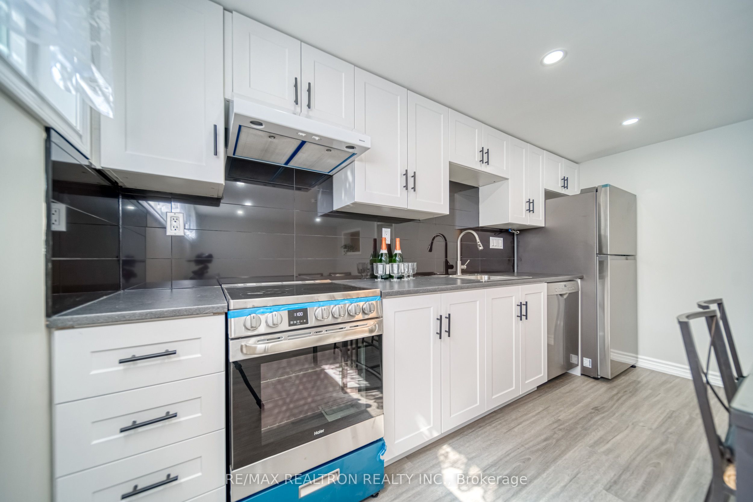Unit Unit 1 - 36 Beaver Valley Road, North York 5