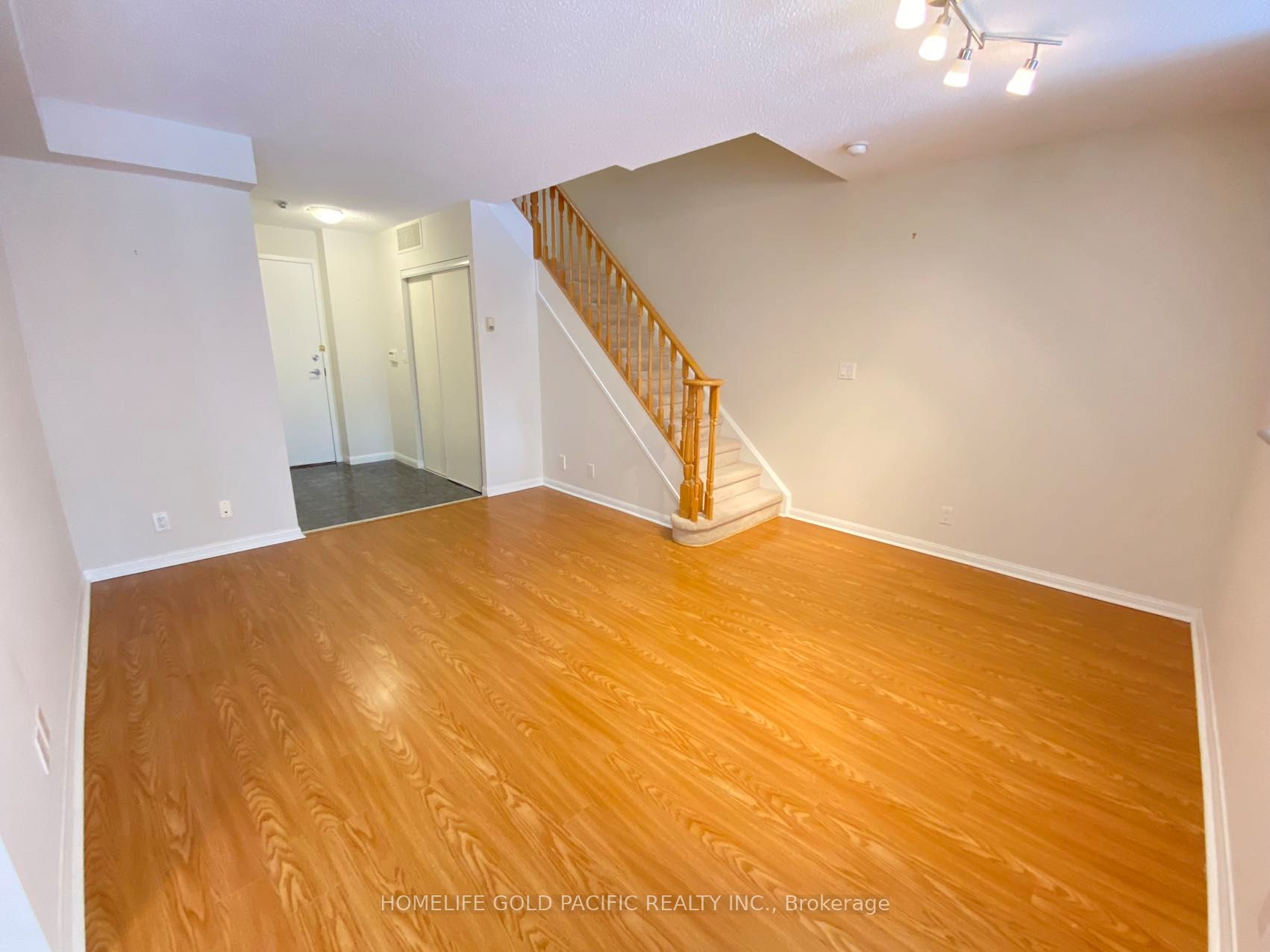 Unit 1116 - 28 Sommerset Way, North York 3