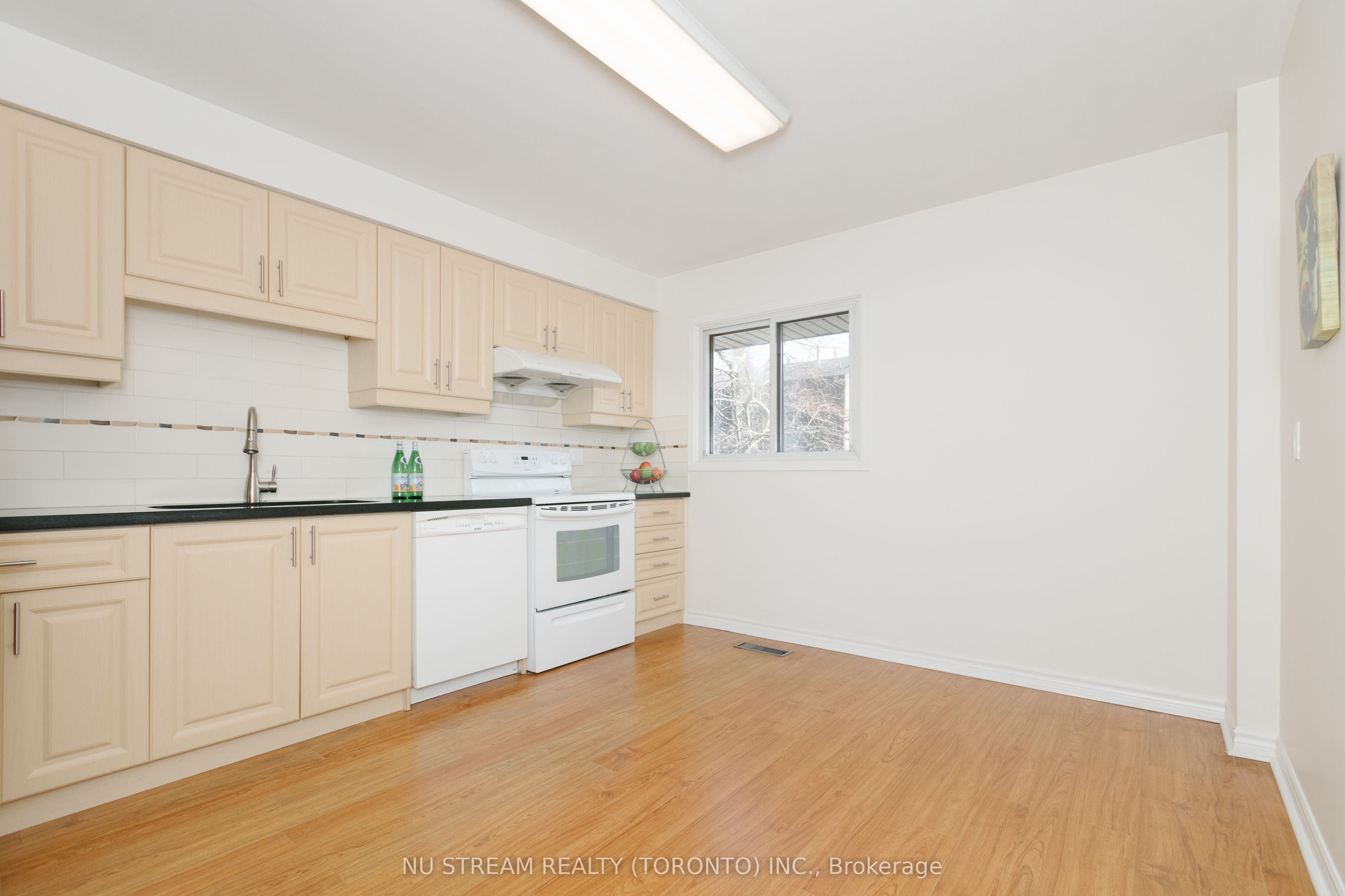 57 Gypsy Roseway, North York 3