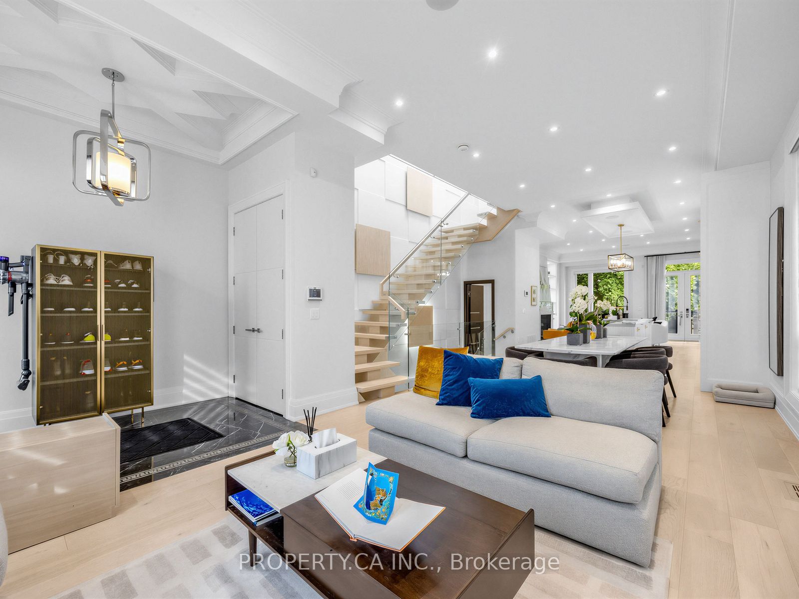 370 Hillsdale Avenue E, Toronto 3