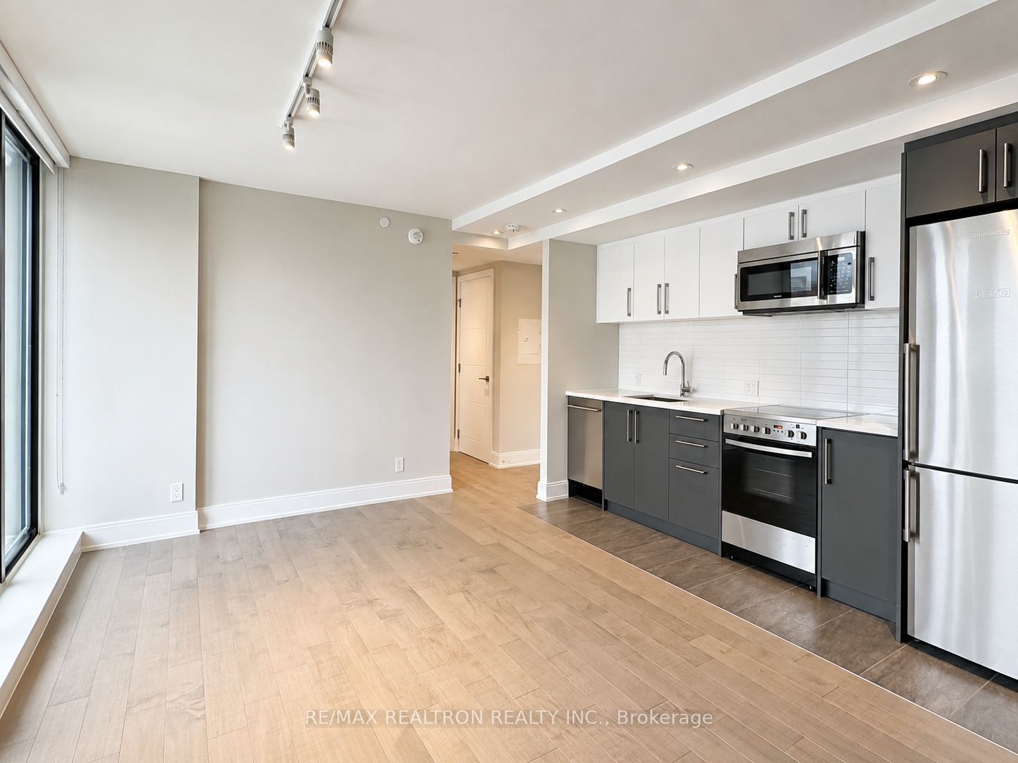 Unit 304 - 11 Walmer Road, Toronto 2