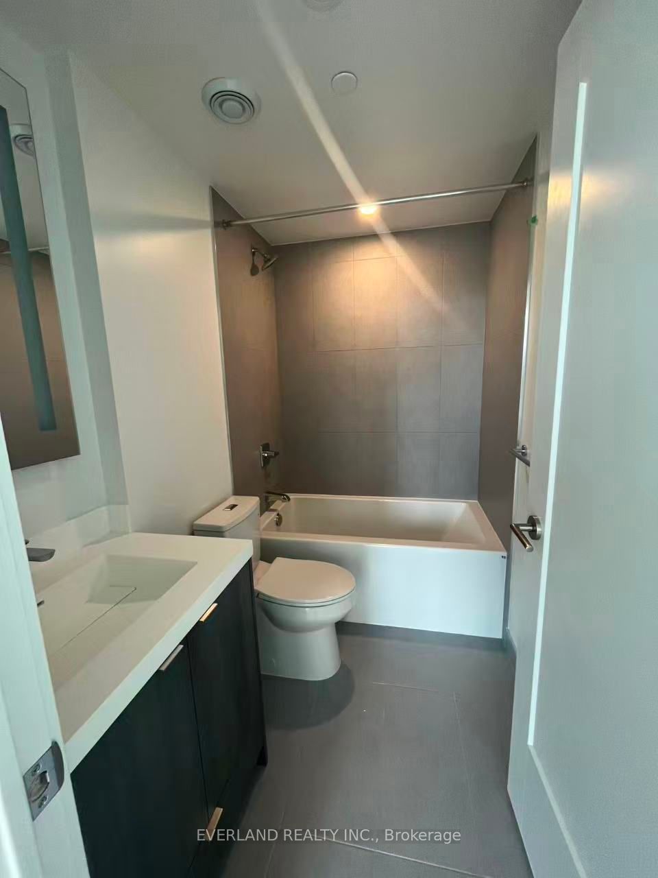 Unit 443 - 20 Inn On The Park Drive, North York 5