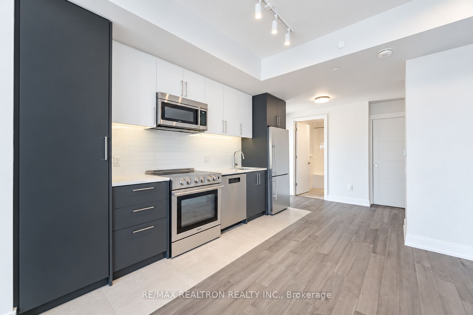Unit 904 - 2525 Bathurst Street, Toronto 4