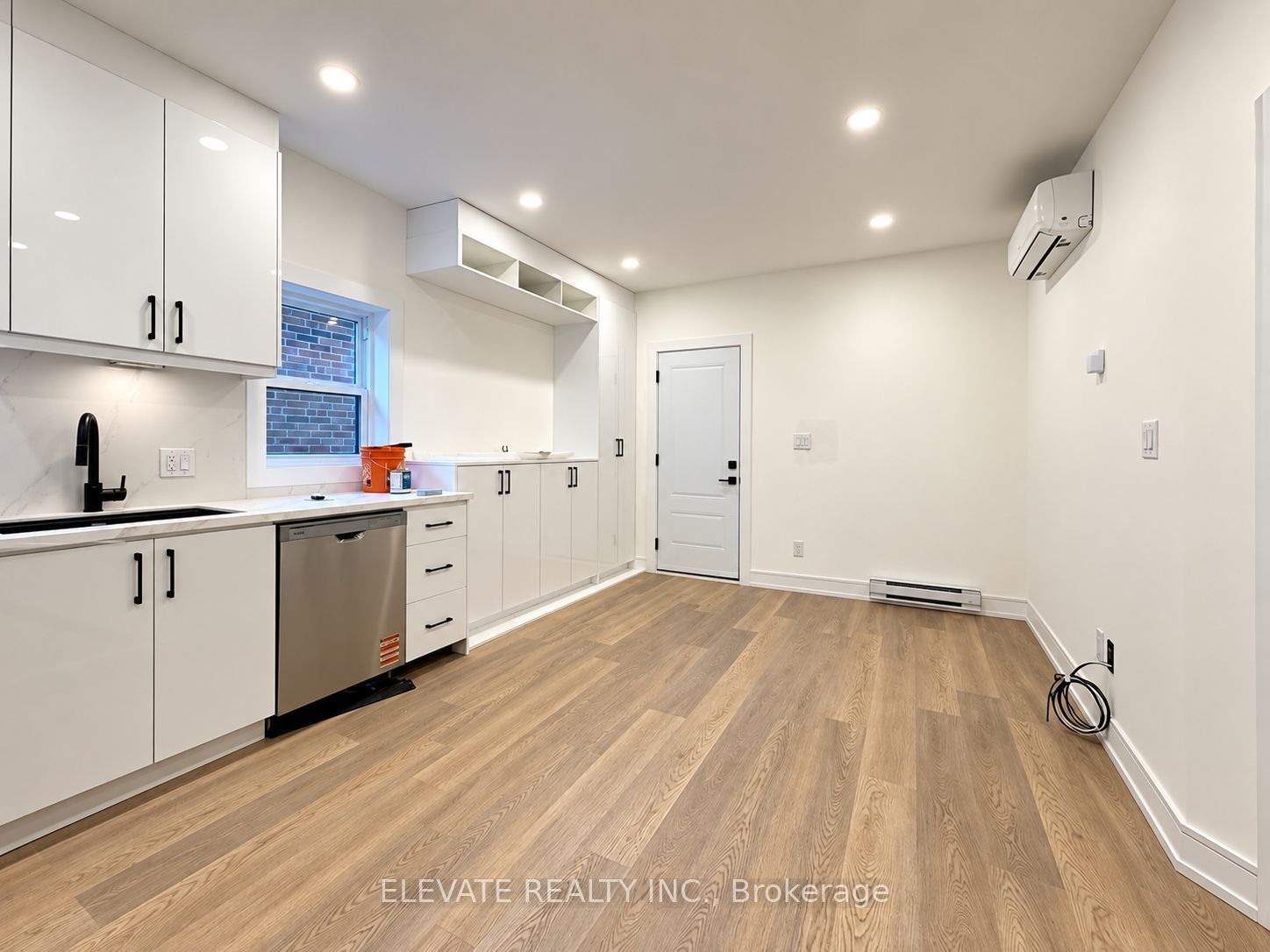 Unit 3 - 76 Burnaby Boulevard, Toronto 3