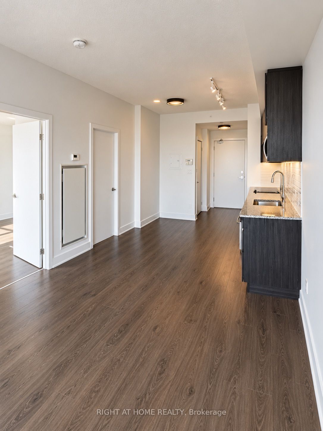 Unit 910 - 99 The Donway Way W, North York 2