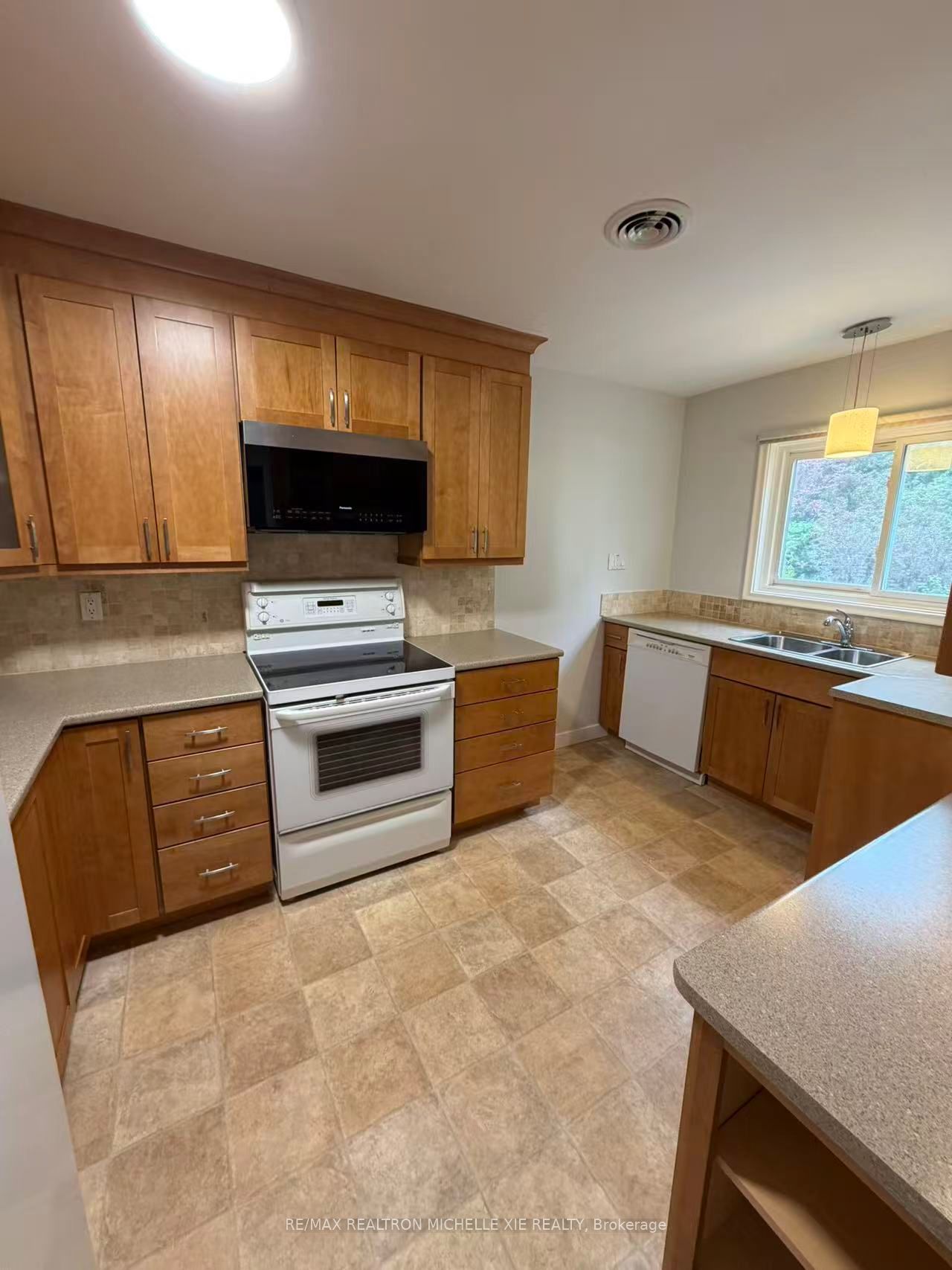 85 Three Valleys Drive, North York 2