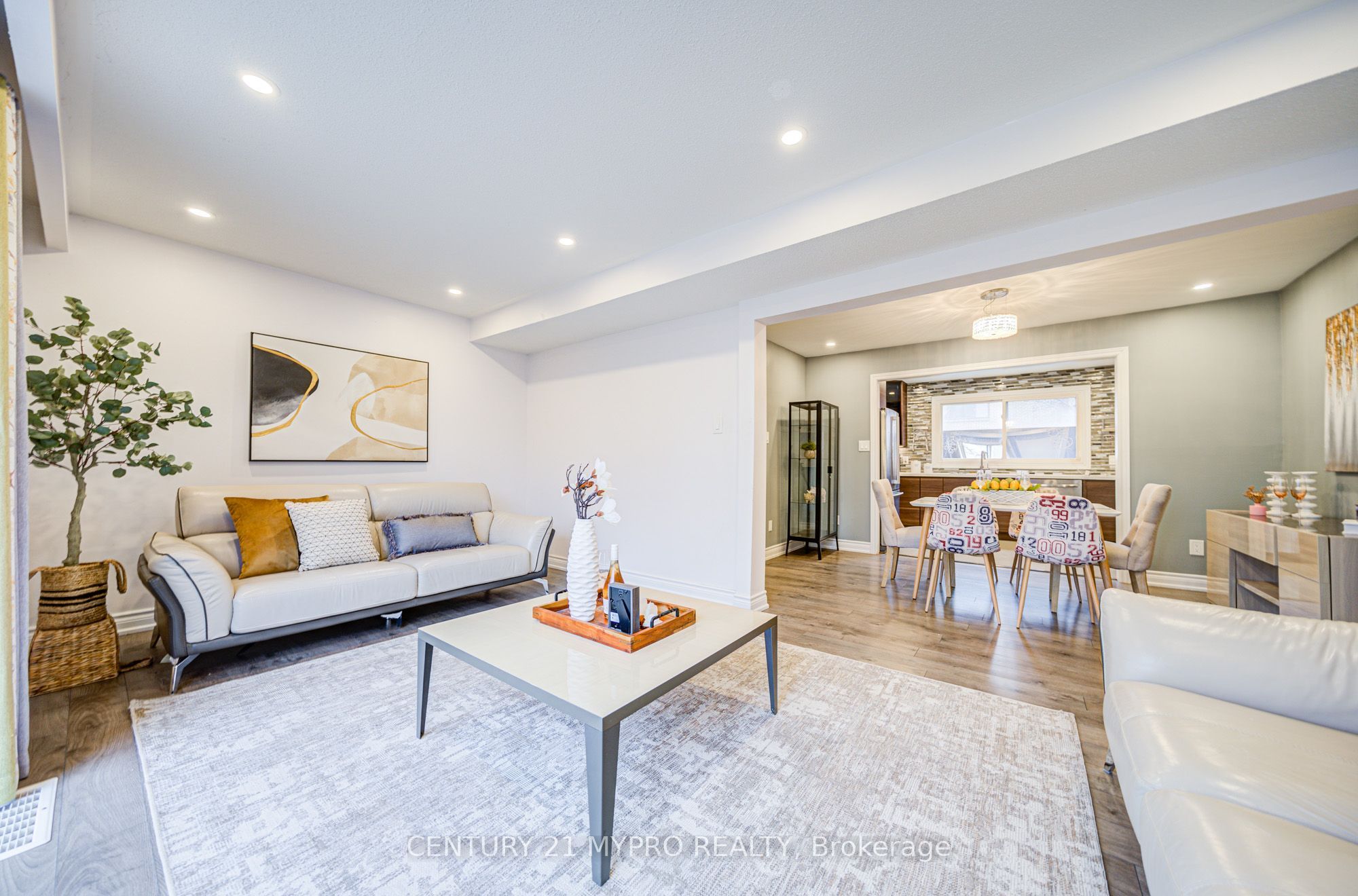 24 Song Meadoway, North York 4
