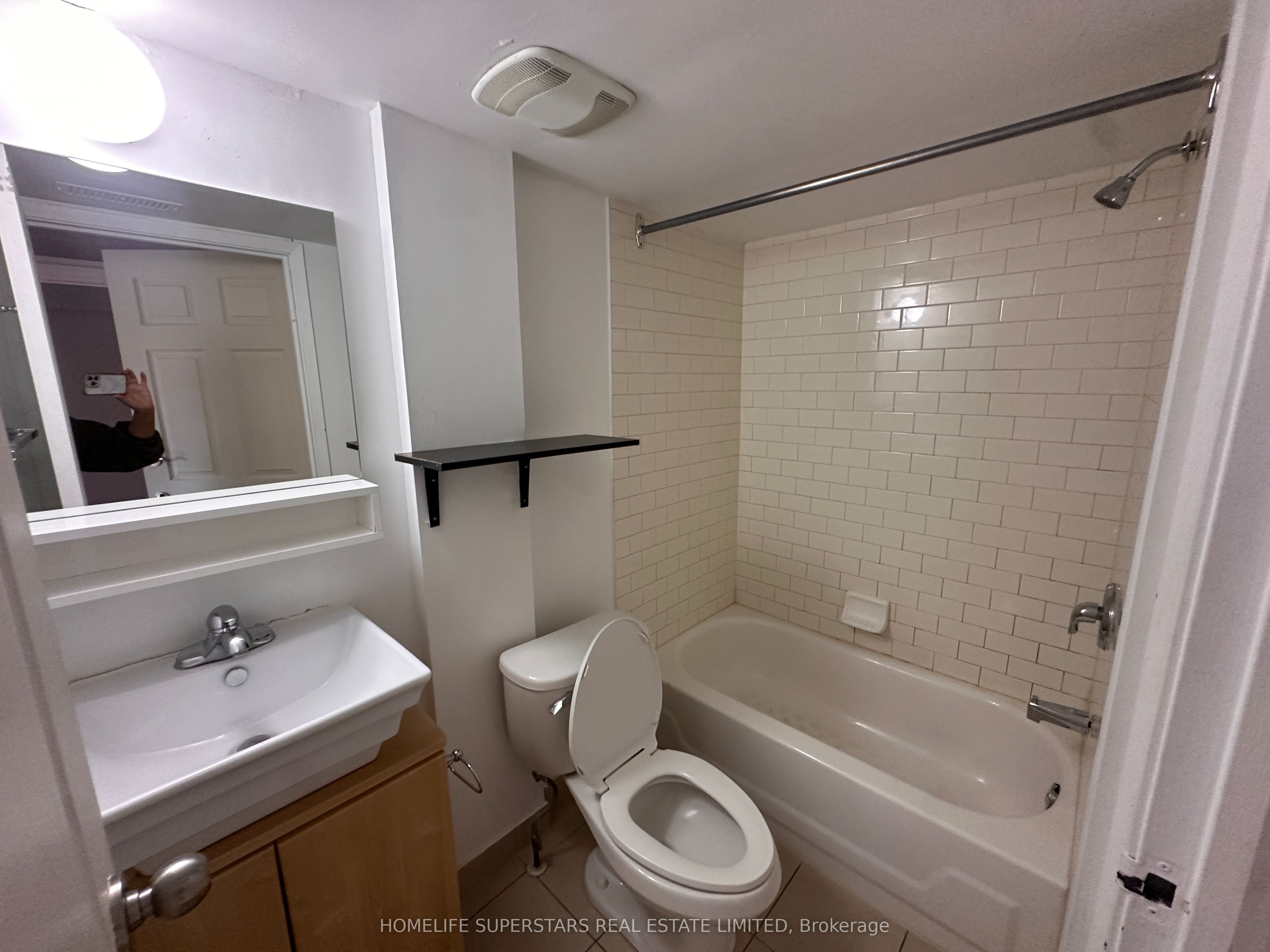 Unit 204 - 38 Kensington Place, Toronto 2