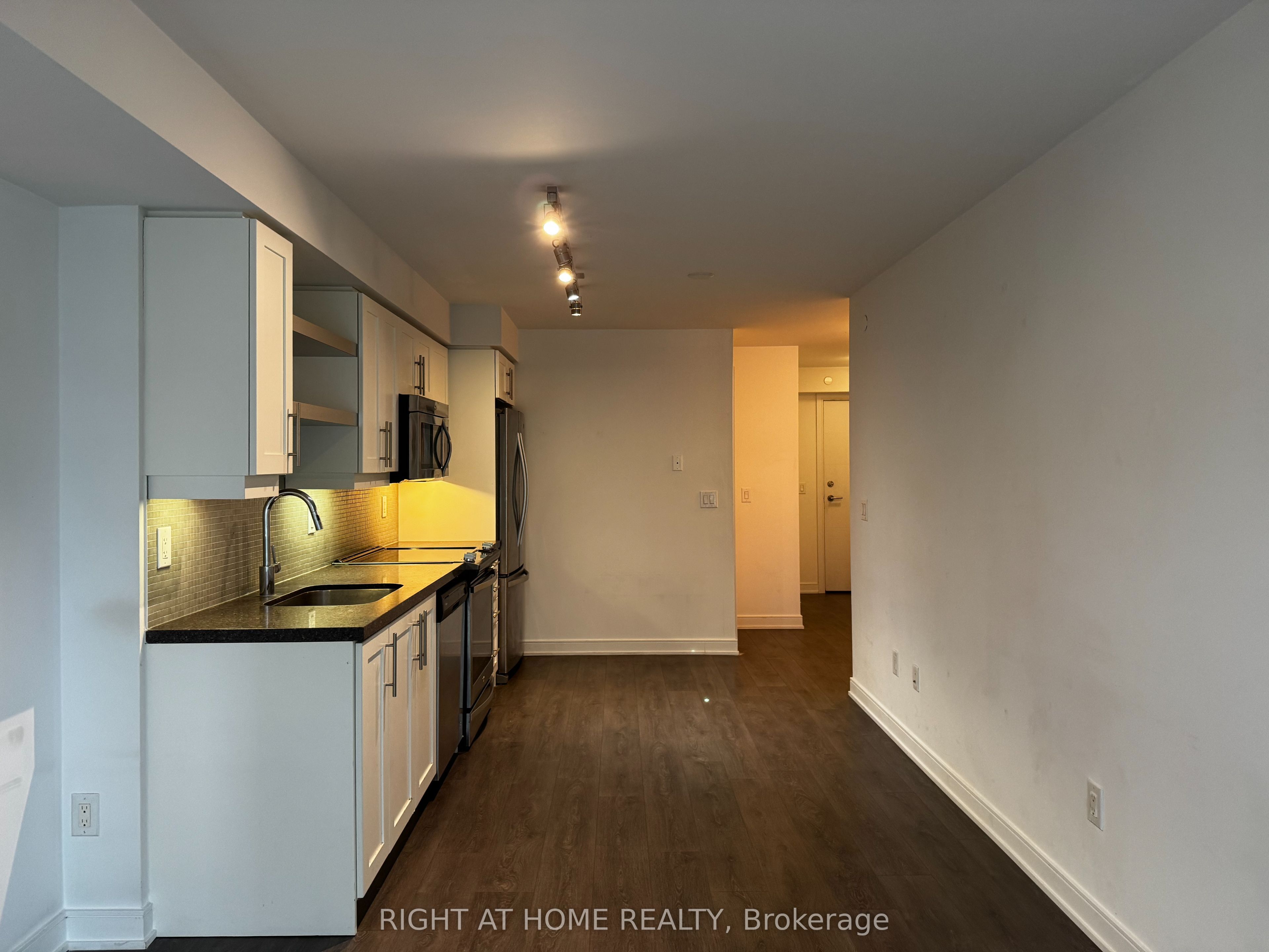 Unit 723 - 525 Adelaide Street W, Toronto 5