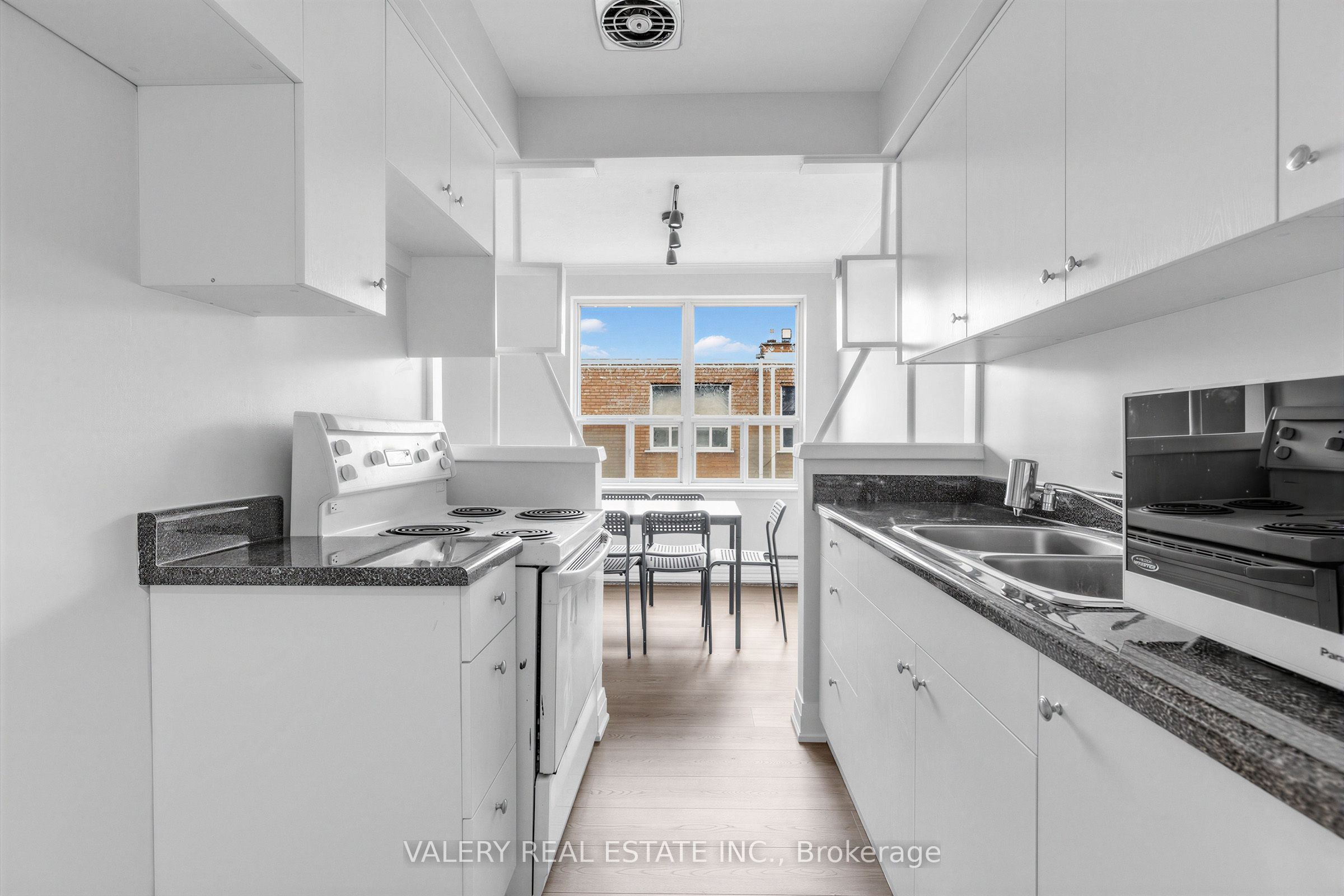 Unit 5 - 12 Westgate Boulevard, Toronto 4