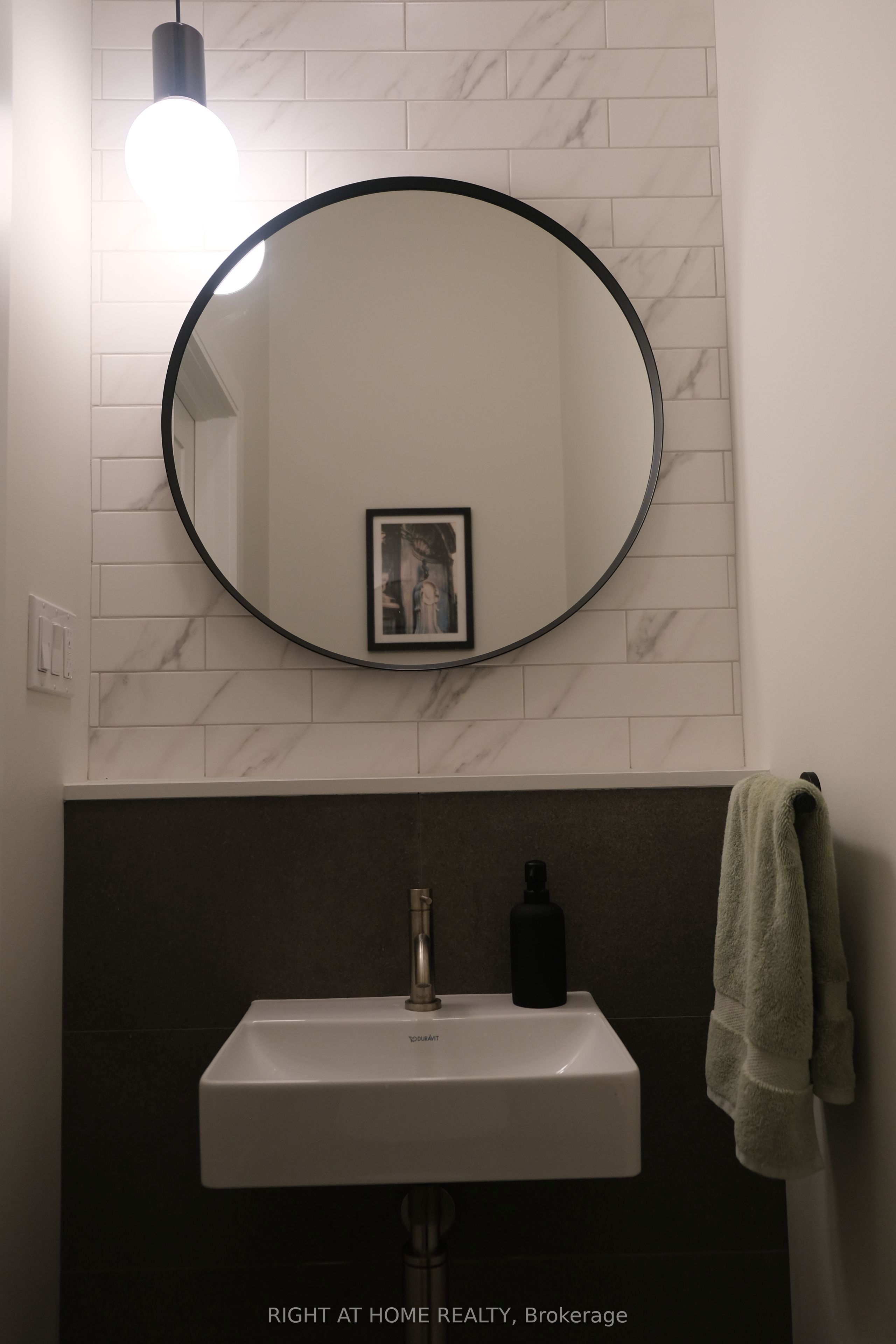 Unit 2 - 41 Spruce Street, Toronto 4