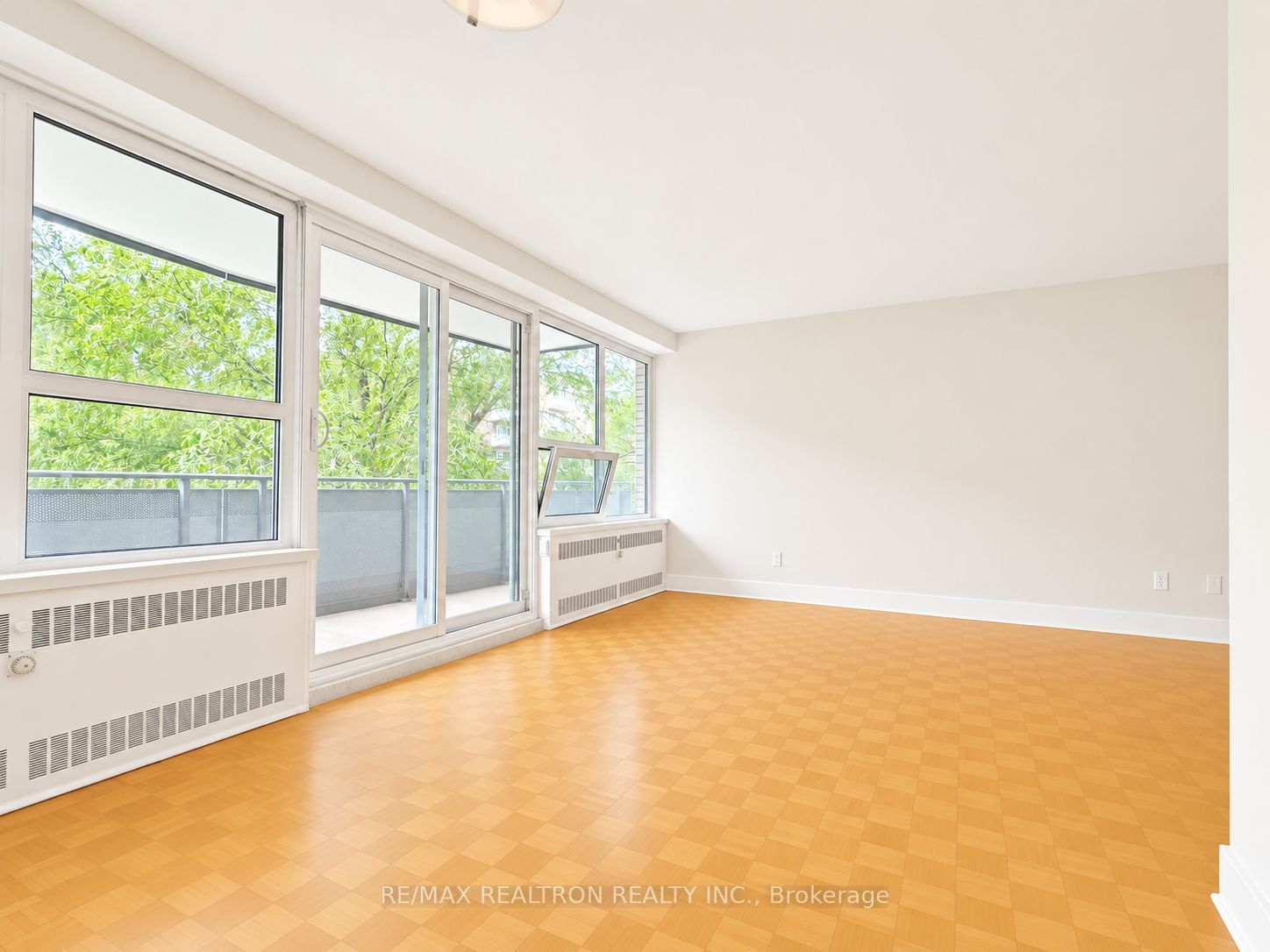 Unit 307 - 10 Shallmar Boulevard, Toronto 2