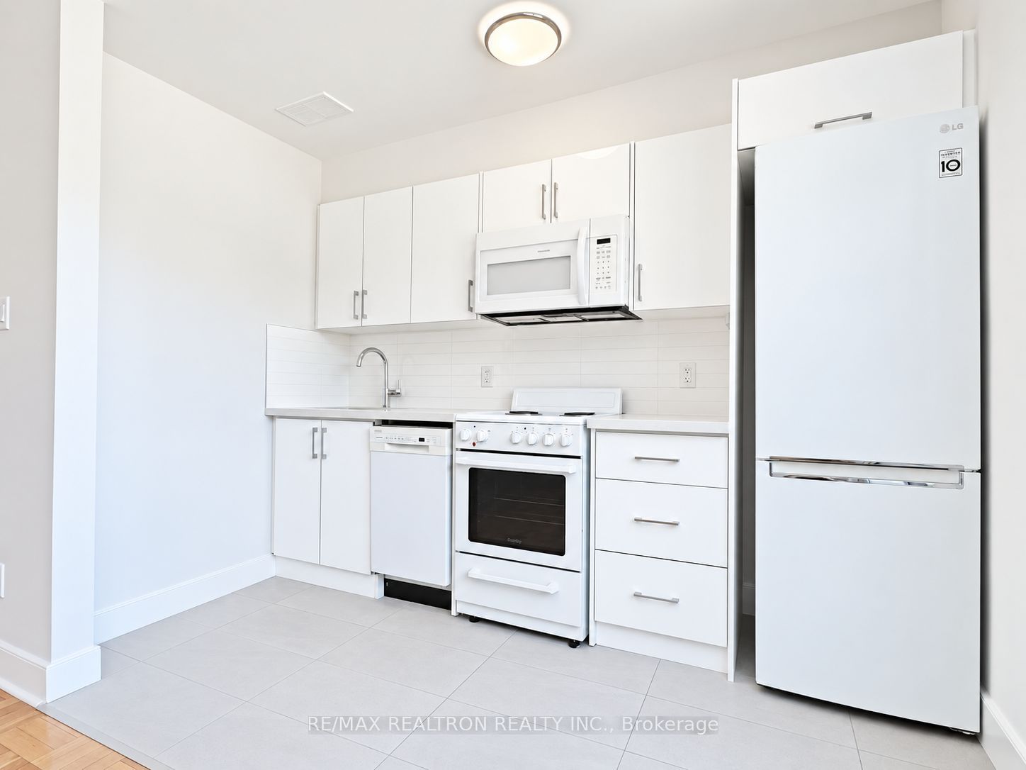 Unit 304 - 1545 Bathurst Street, Toronto 3