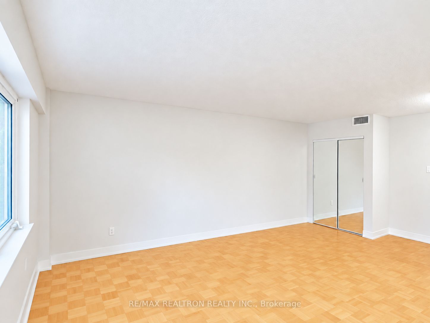 Unit 104 - 95 Lawton Boulevard, Toronto 3