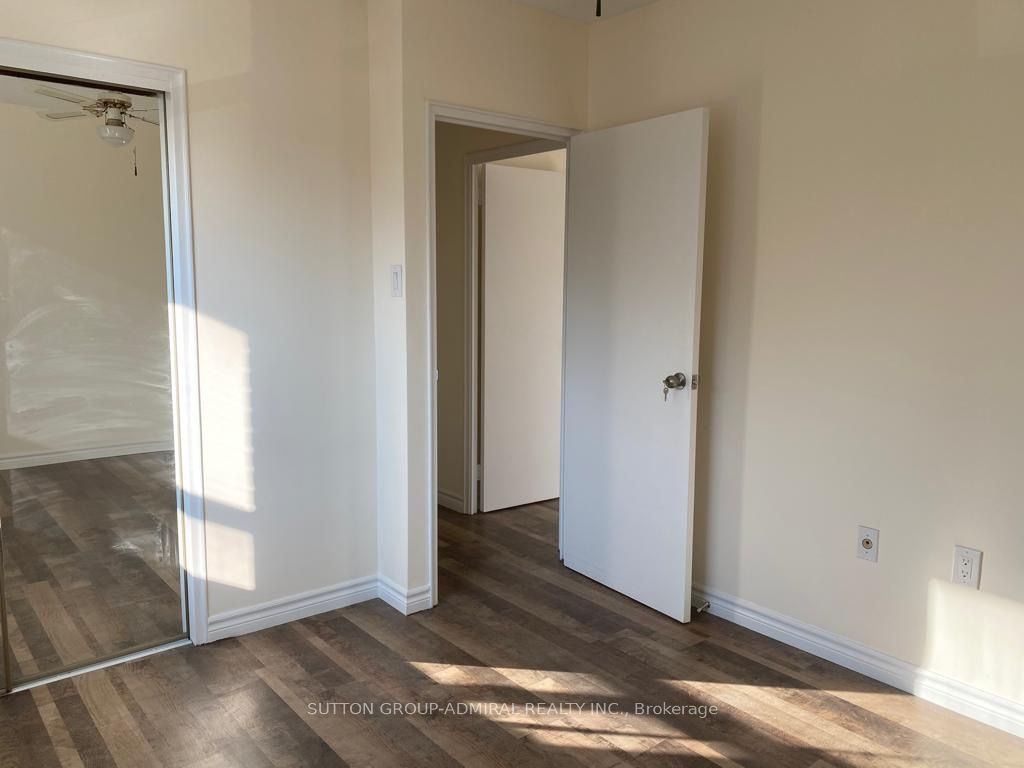 Unit 108 - 8 Kingsbridge Circuit S, North York 4