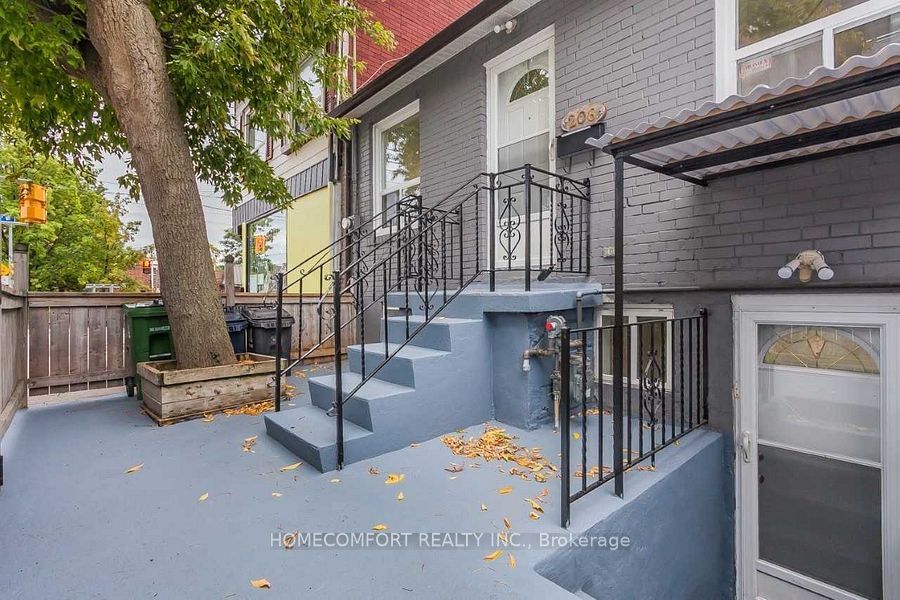 208 Manning Avenue, Toronto 2