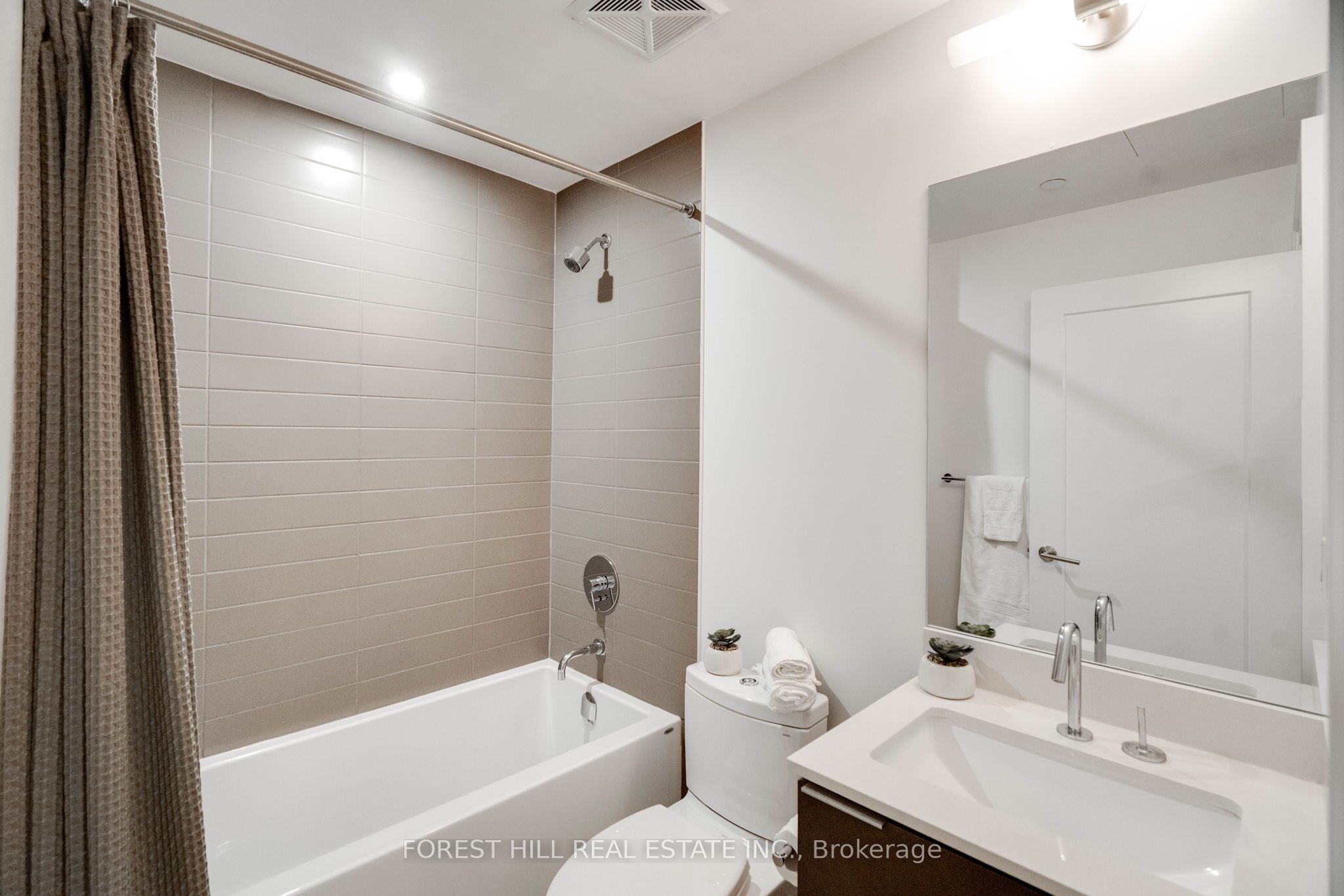 Unit 605 - 88 Cumberland Street, Toronto 5