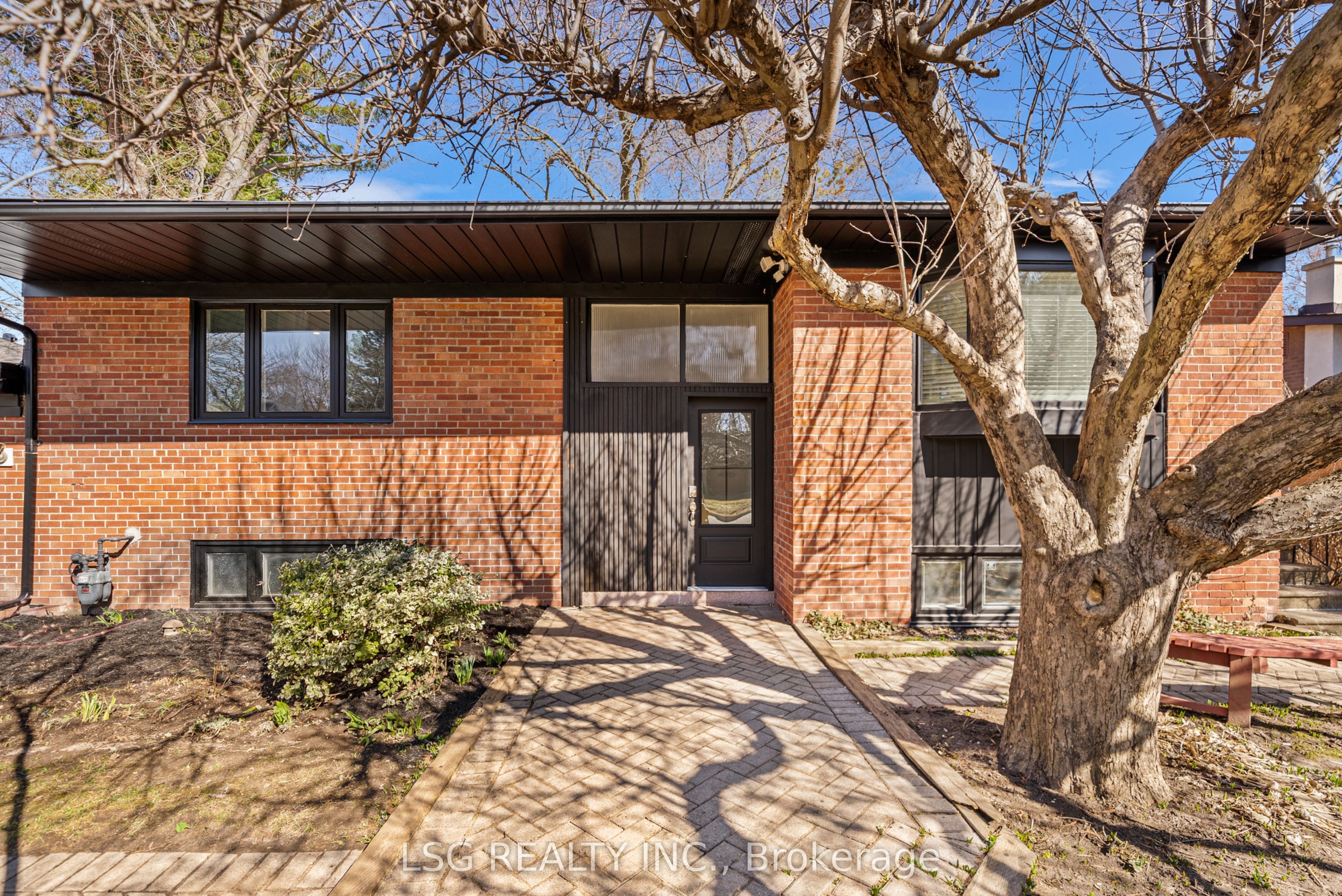 26 Grangemill Crescent, North York 5