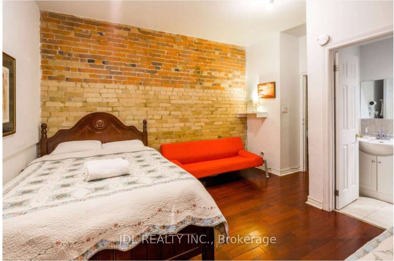 Unit Masterbedroom A 2nd floor - 118 Shuter Street, Toronto 4