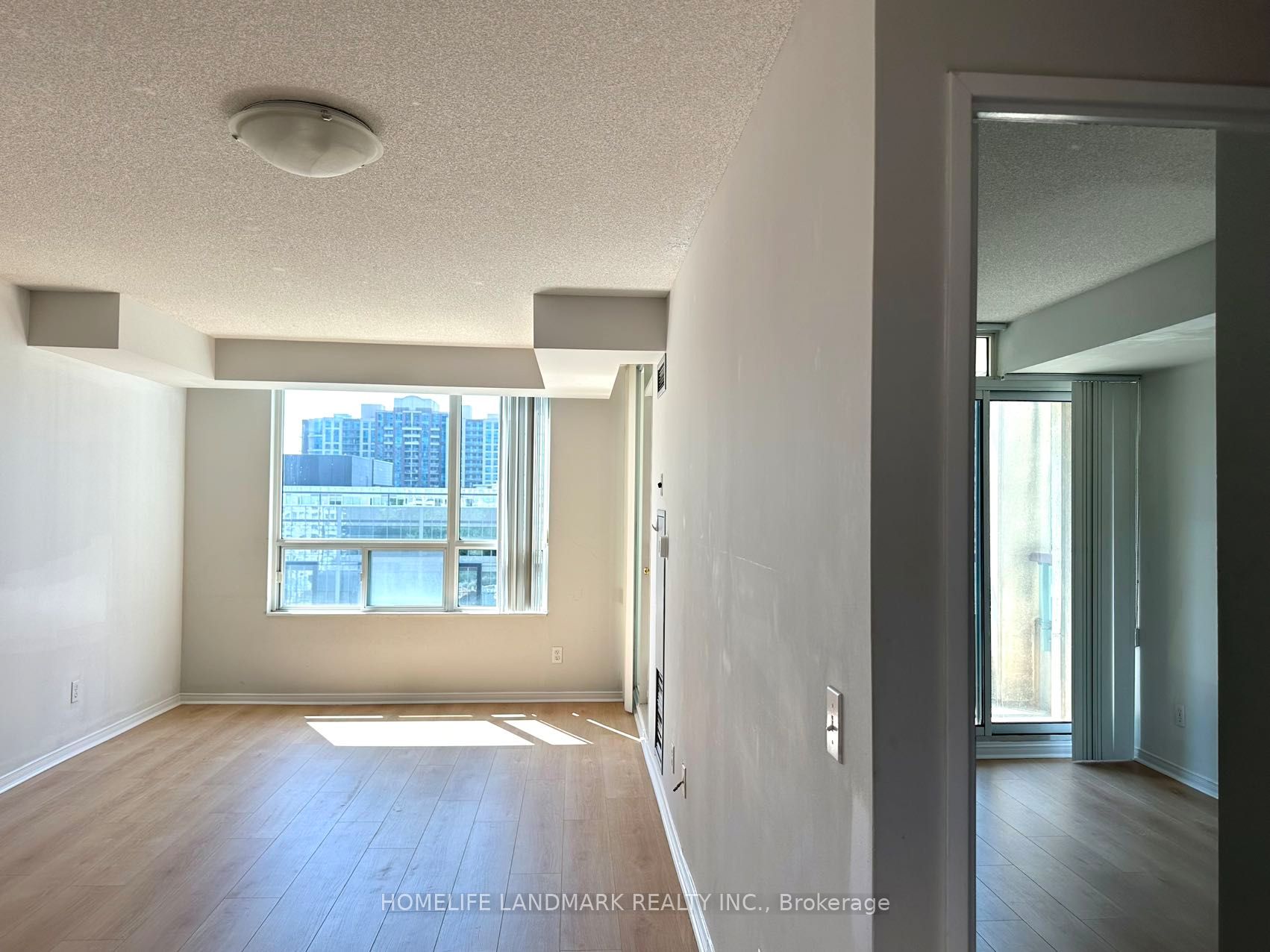 Unit 1011 - 238 Doris Avenue, North York 5