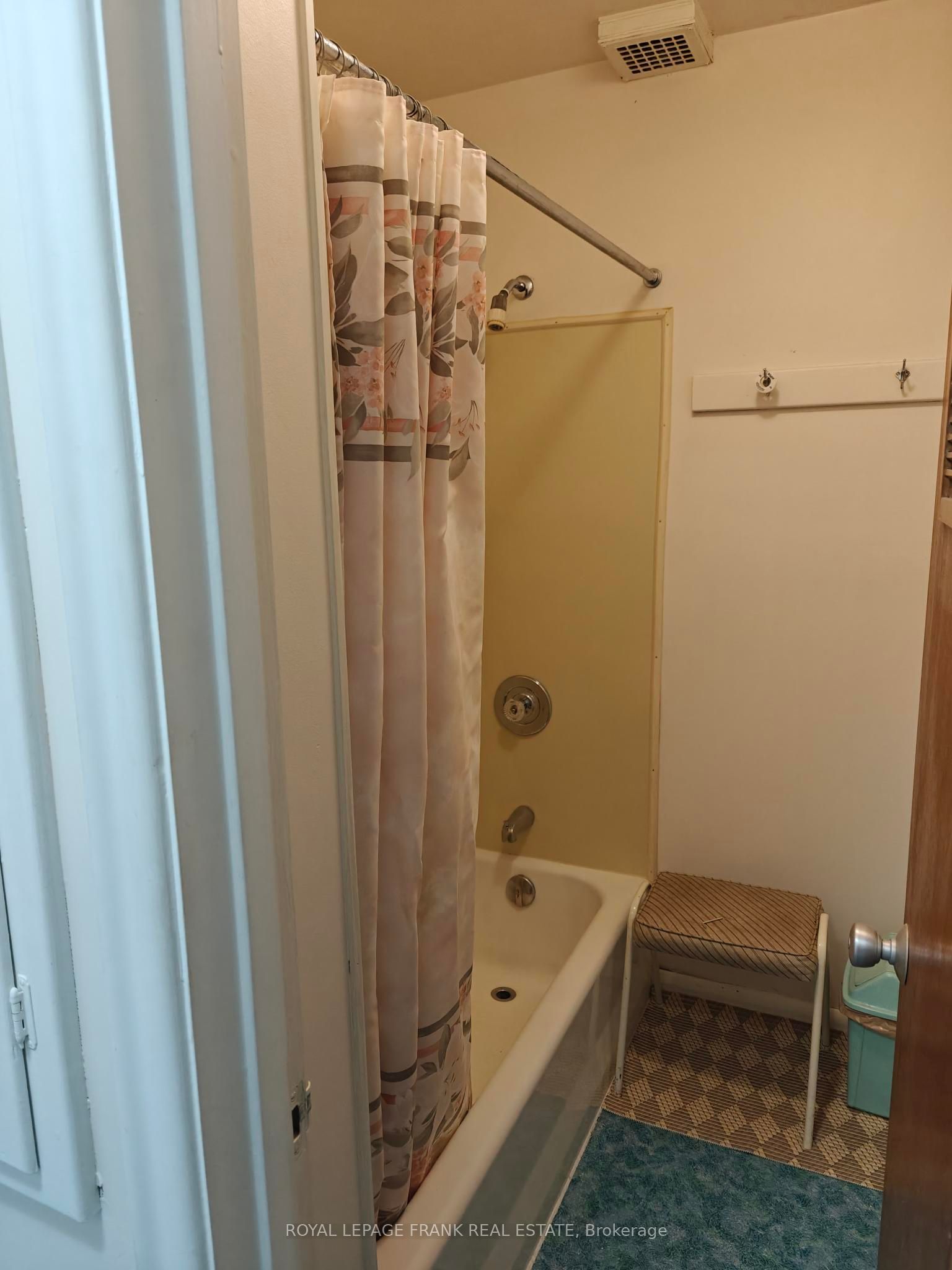 Unit Room 4 - 374 Central Park Boulevard S, Oshawa 5