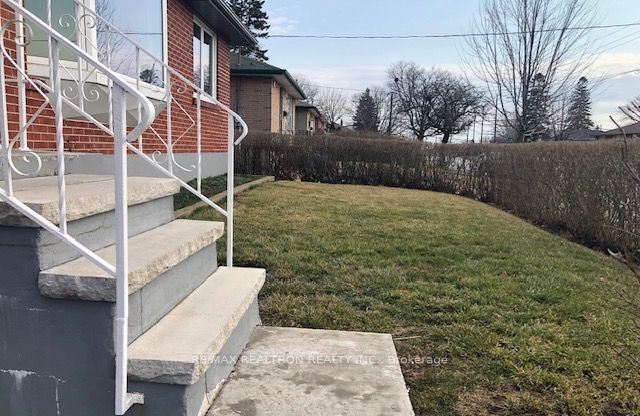 Unit Bsmt - 746 Phillip Murray Avenue, Oshawa 2