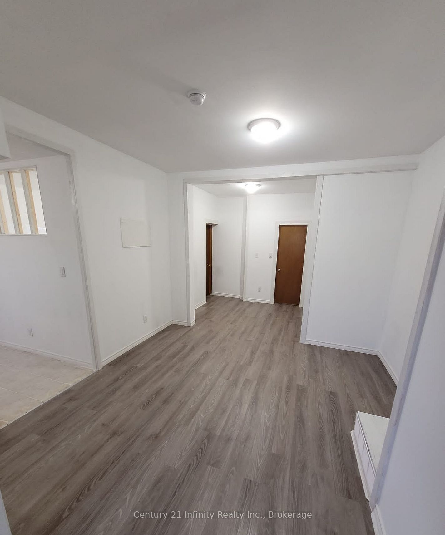 Unit B - 555 Ritson Road S, Oshawa 1
