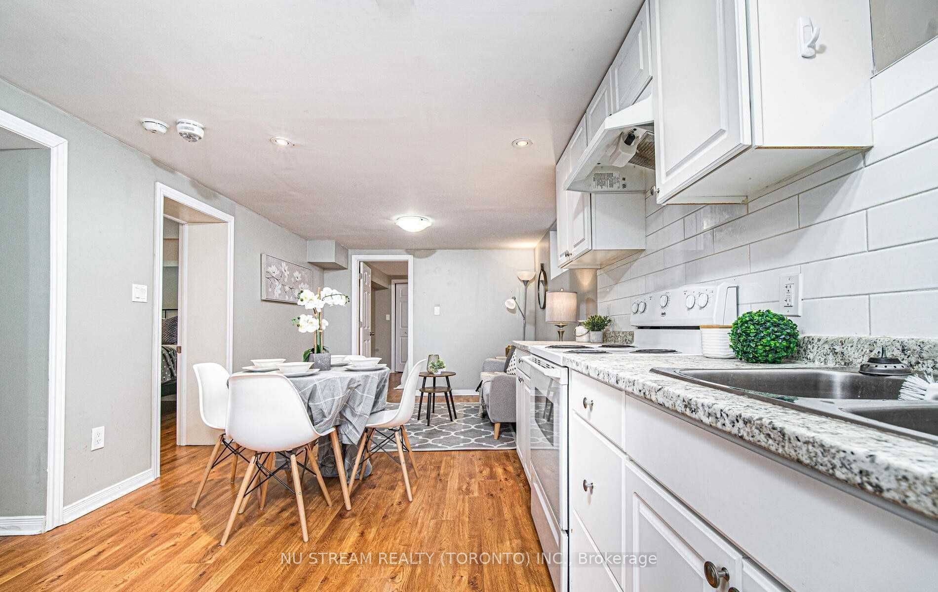 901 Lilac Terrace, Whitby 2