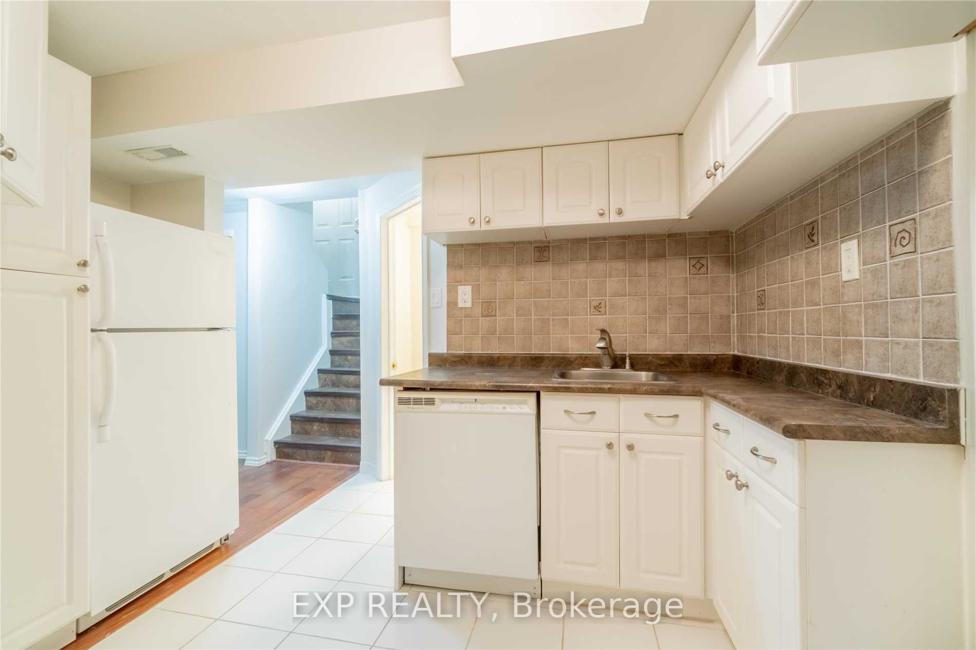 Unit Bsmt - 134 Sandown Avenue, Scarborough 3