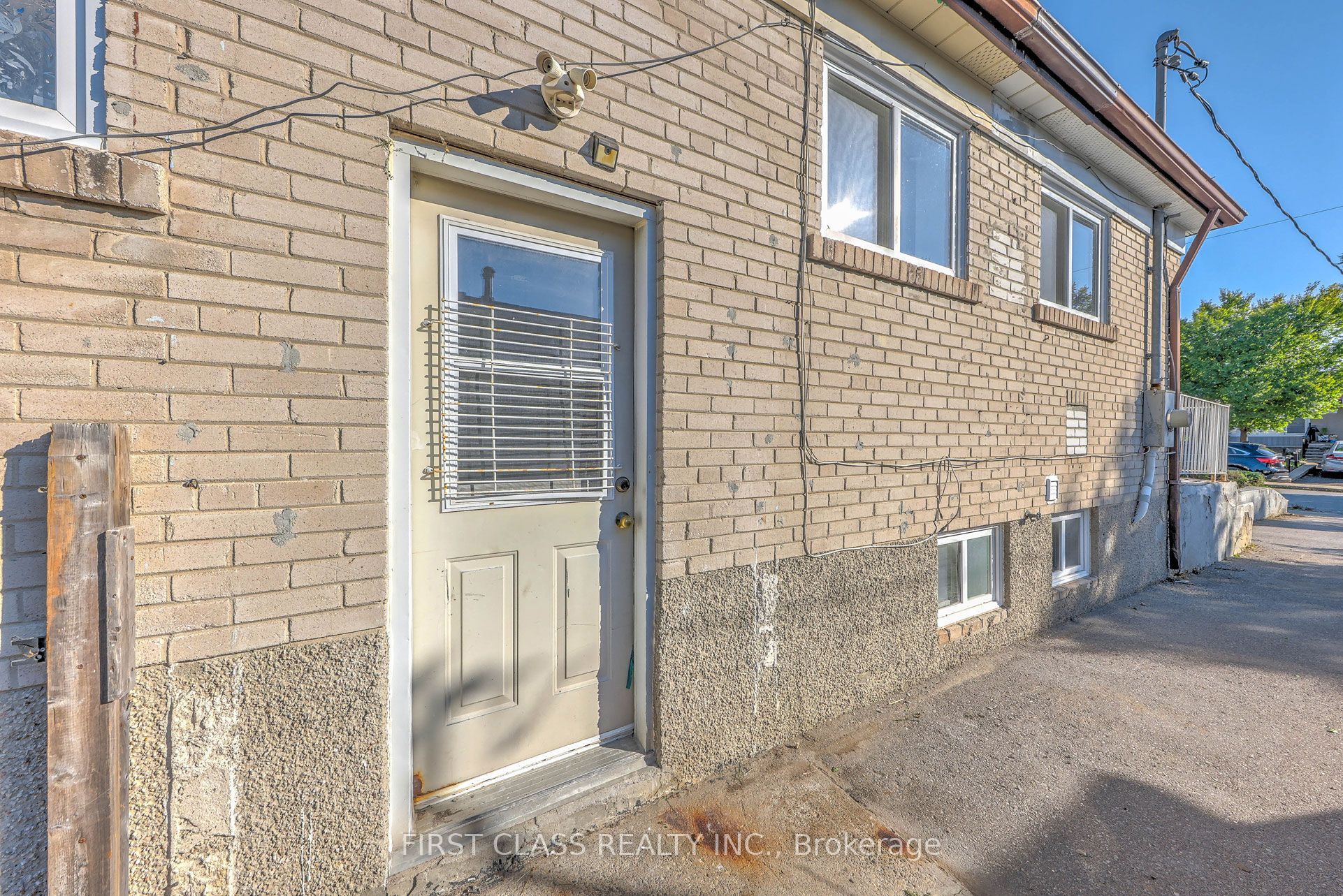 Unit Basement - 214 Linden Avenue, Scarborough 2
